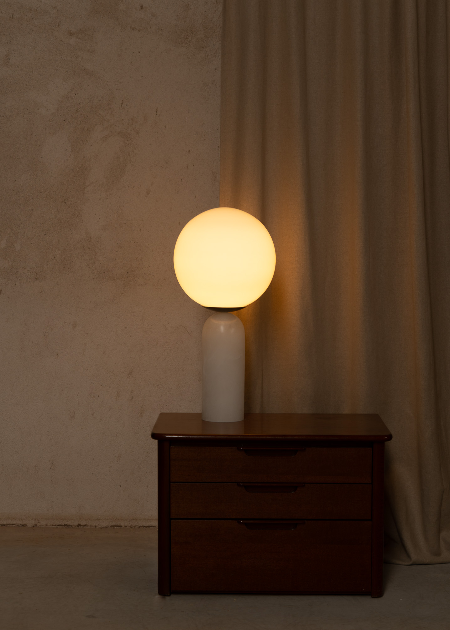 White Alabaster and Steel Atlas Table Lamp by Simone & Marcel 7