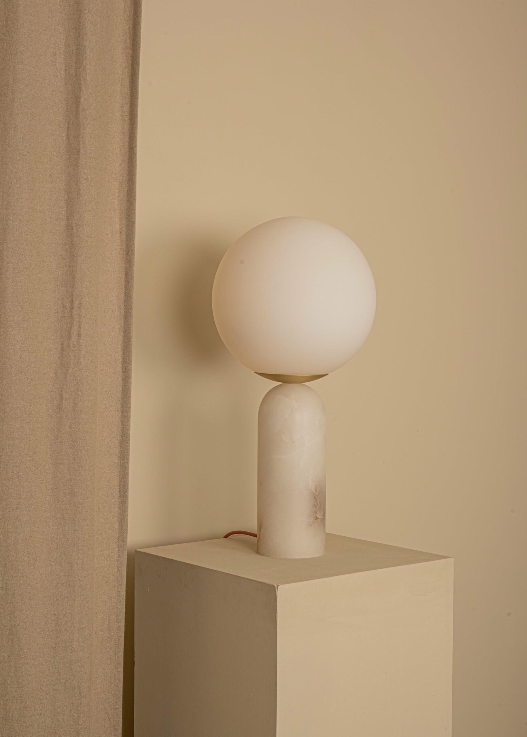 White Alabaster and Steel Atlas Table Lamp by Simone Marcel 8