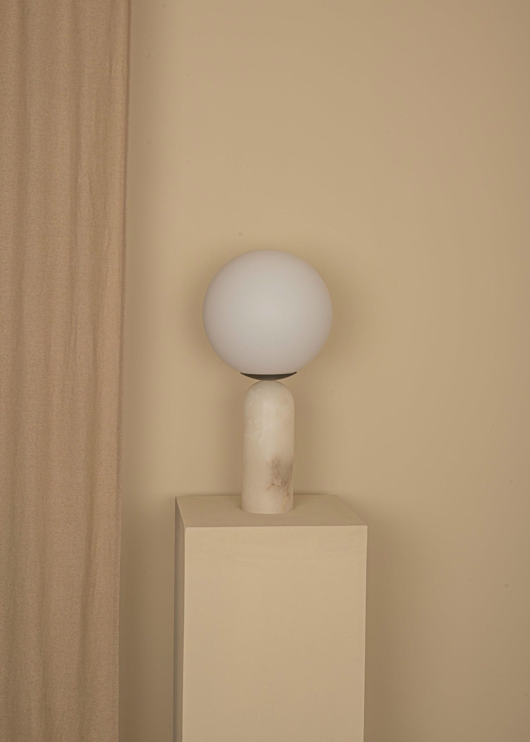 White Alabaster and Steel Atlas Table Lamp by Simone Marcel 9