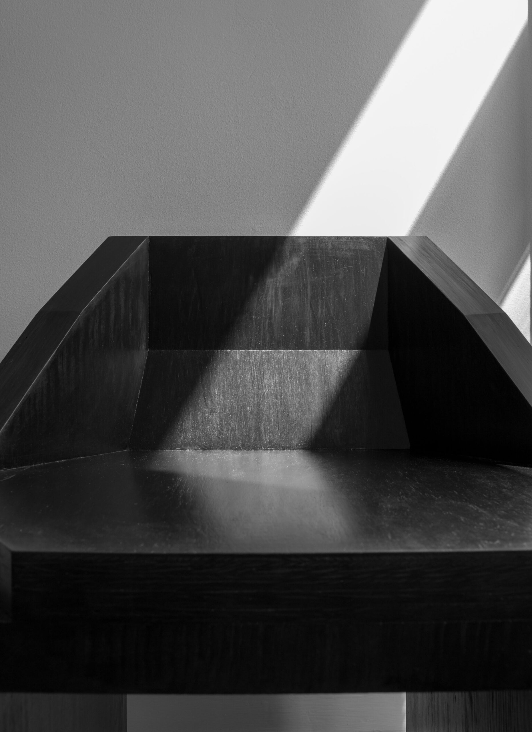 Ana Sculpted Chair by Sizar Alexis 4