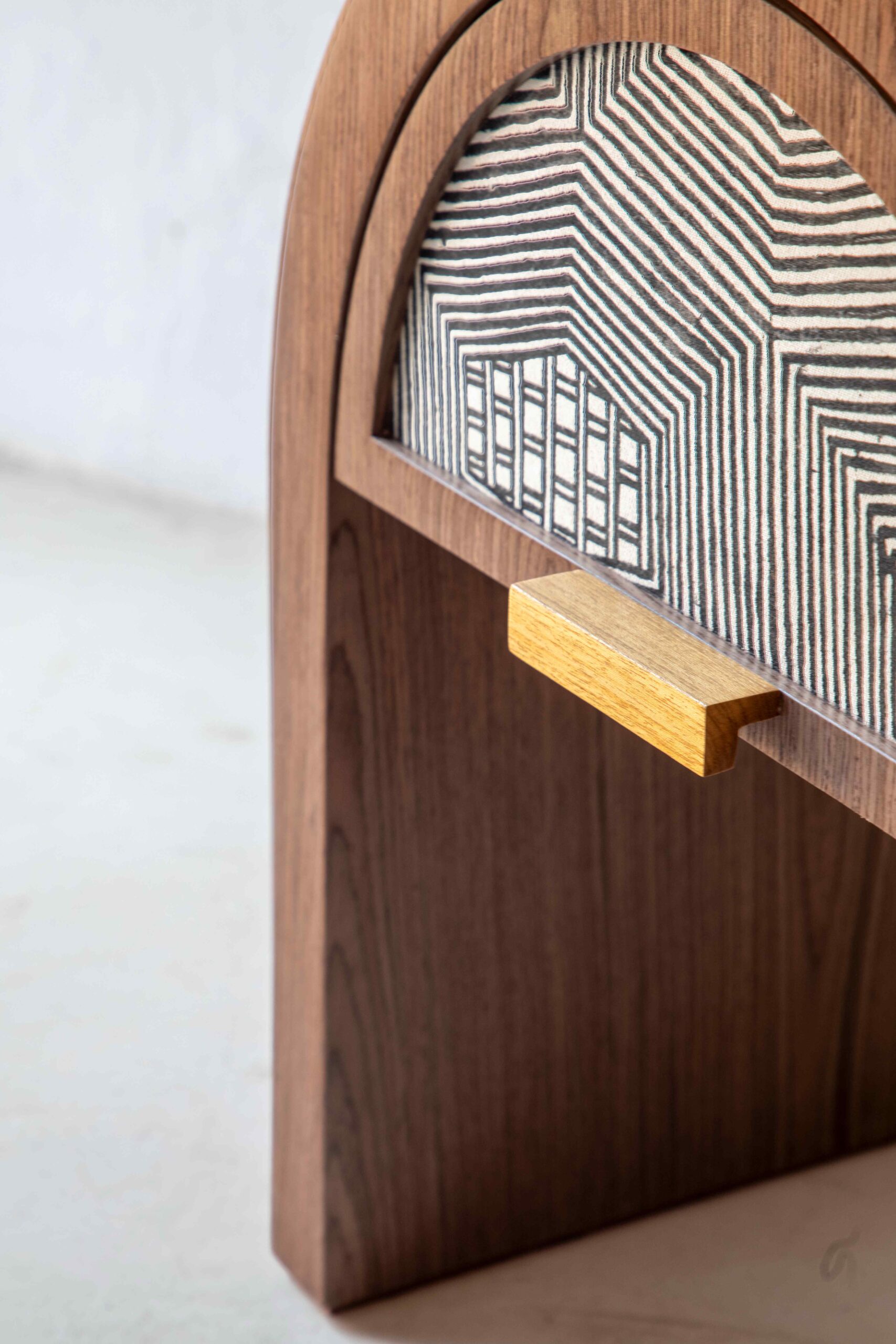 Arco Side Table by Gabriela Campos 4