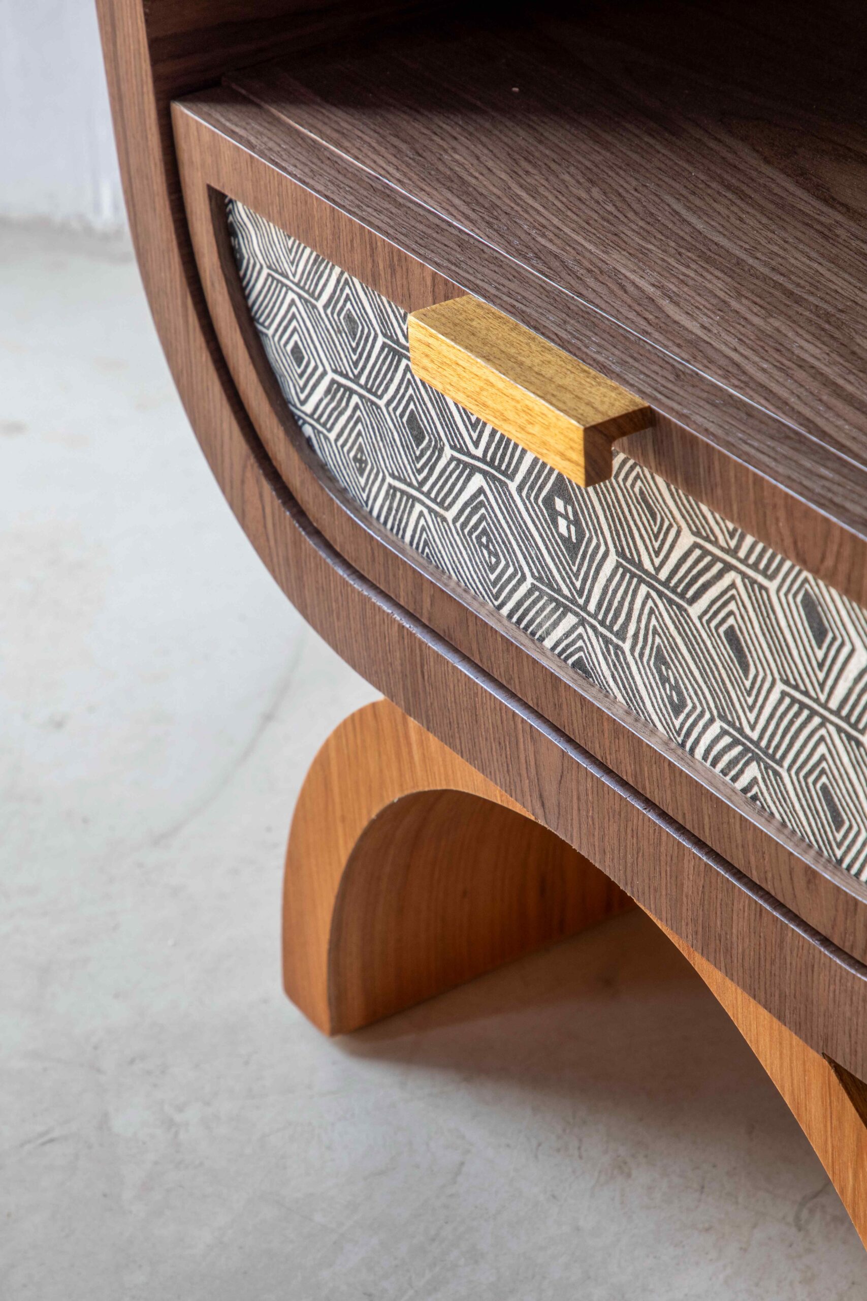 Arco Side Table by Gabriela Campos 6