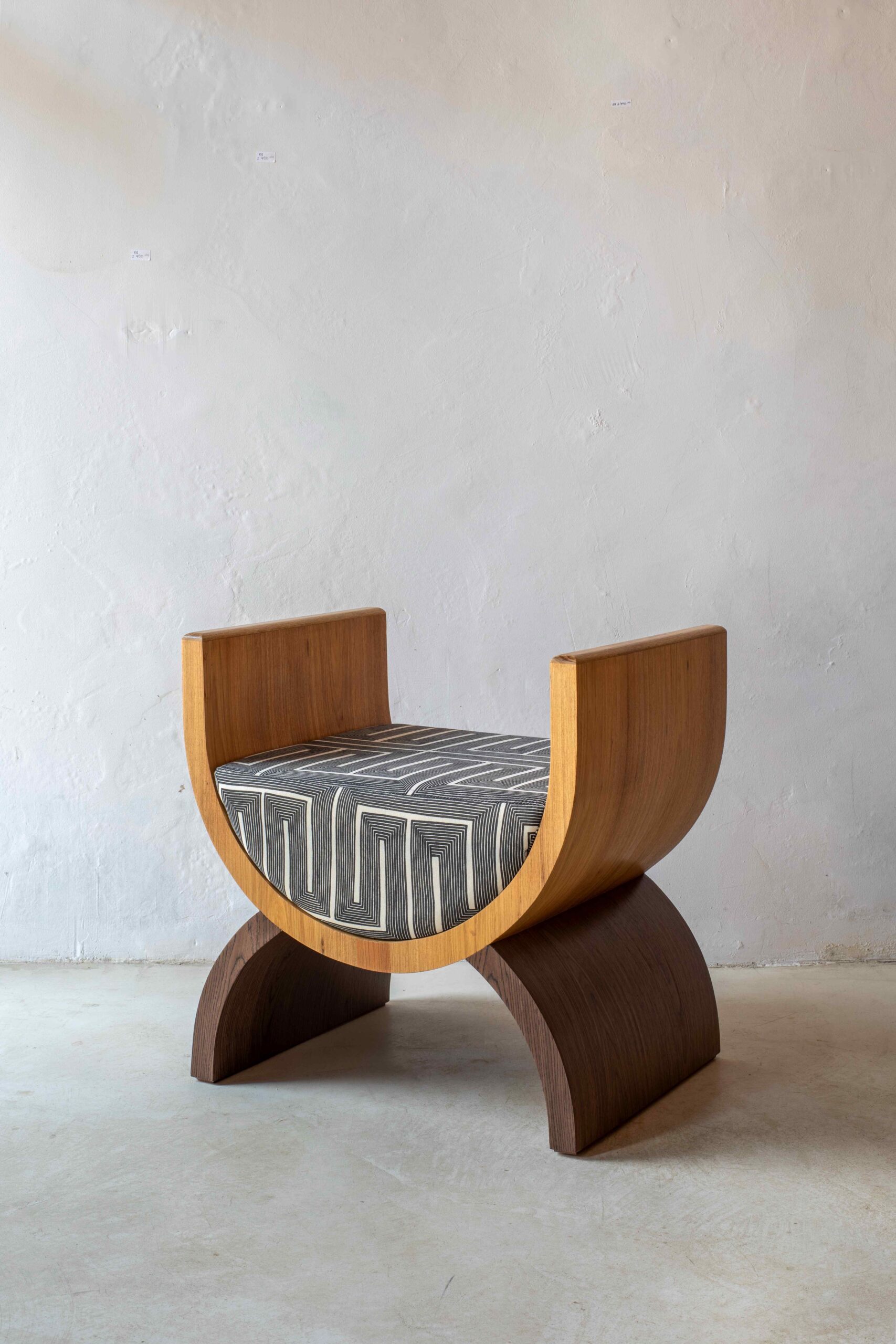 Arco Stool by Gabriela Campos 3