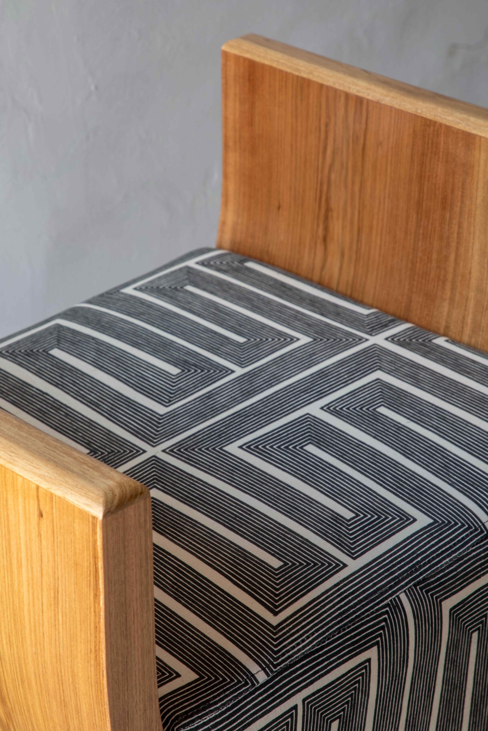 Arco Stool by Gabriela Campos 5