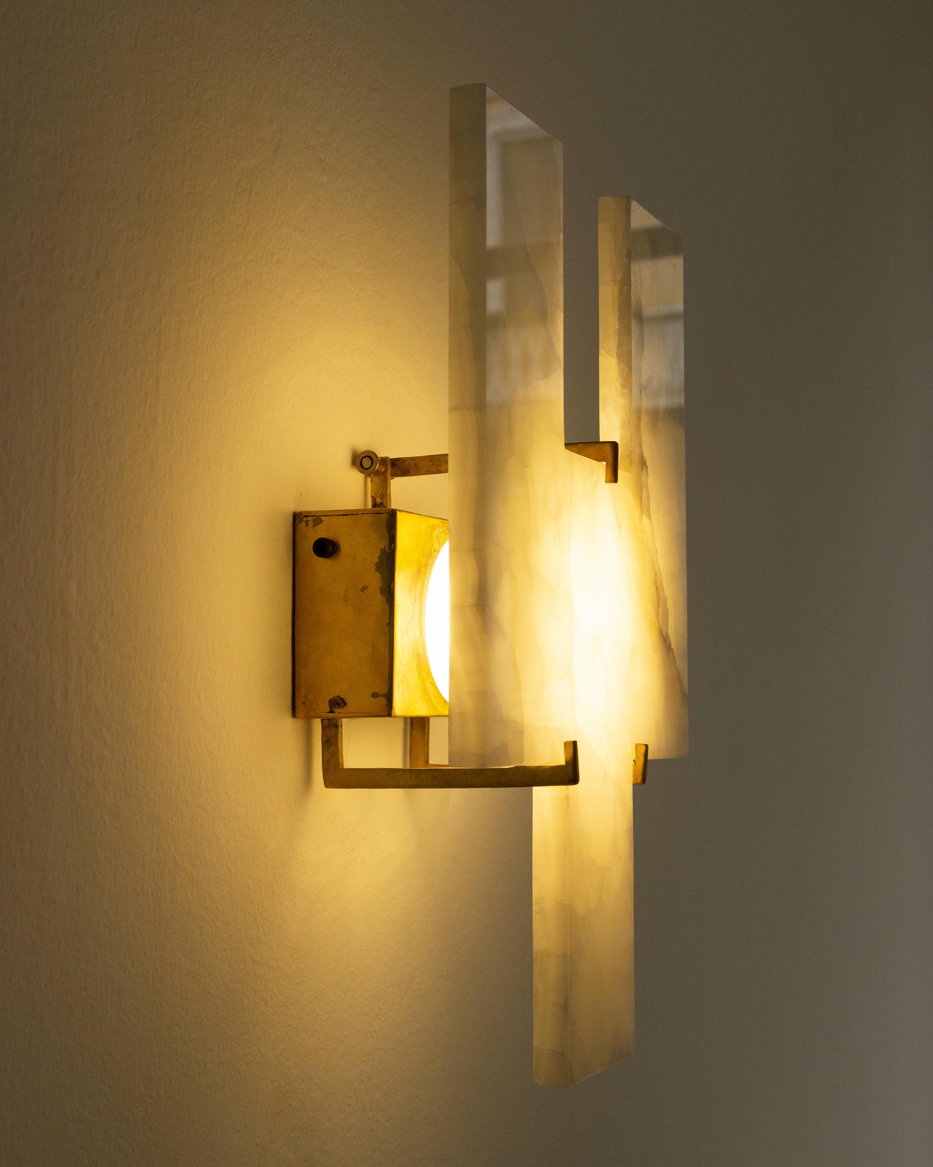 Brick Onyx Wall Lamp by Idaaf Architects 8