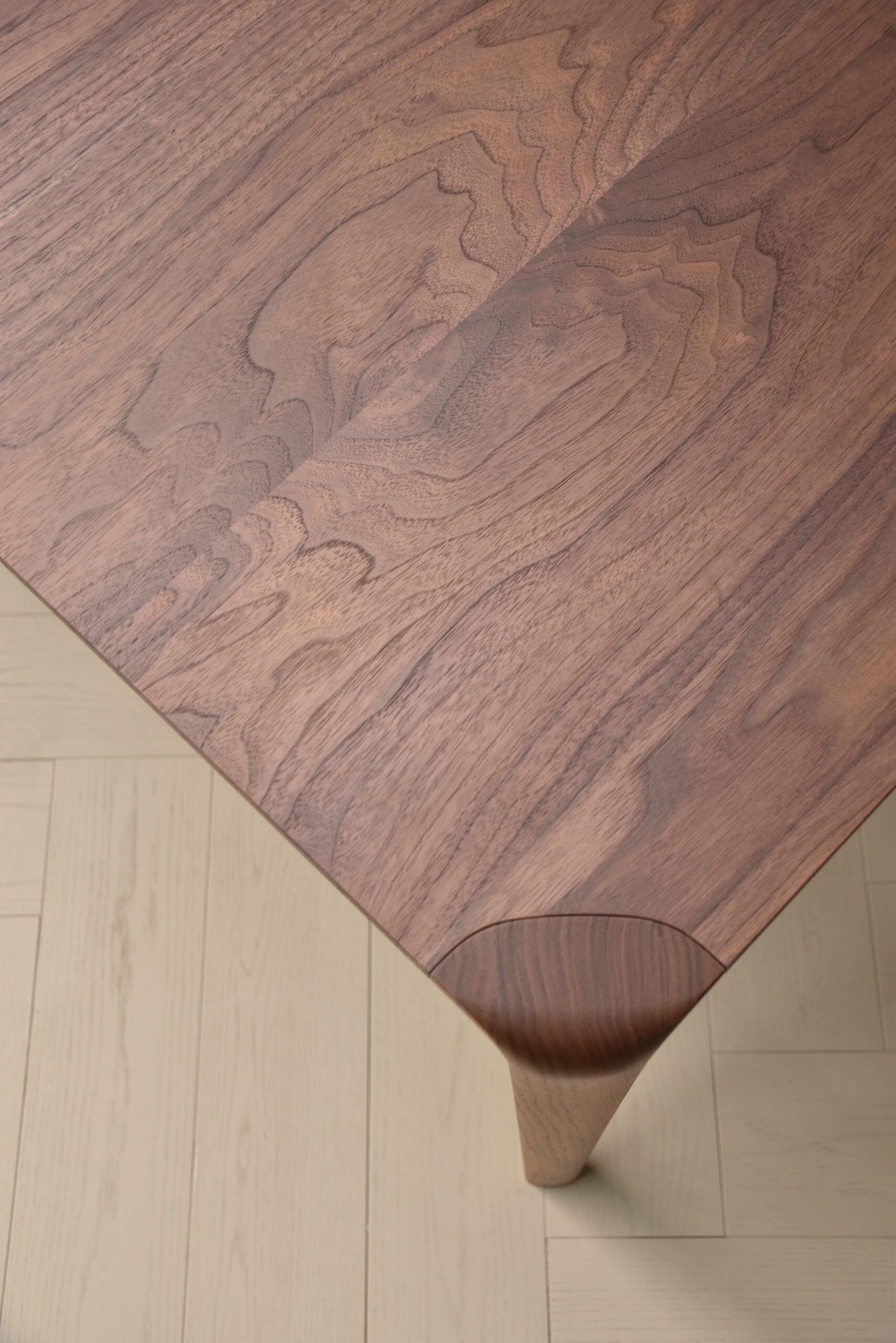Kingston Dining Table by Daniel Poole 4