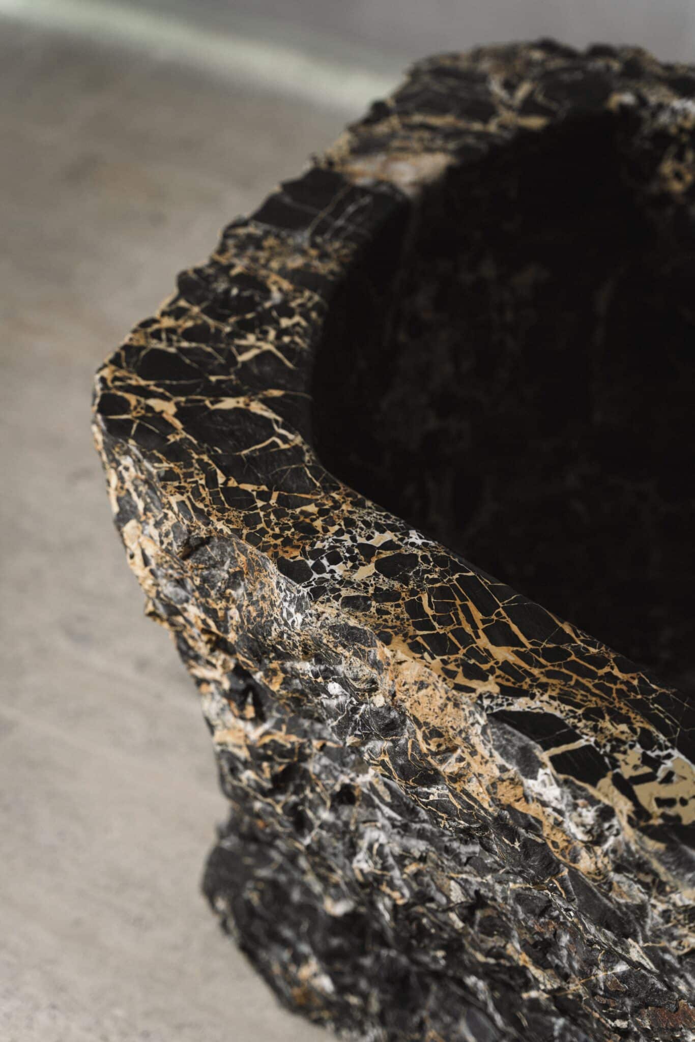 Baptiz Black Marble Bathtub by Andres Monnier 2