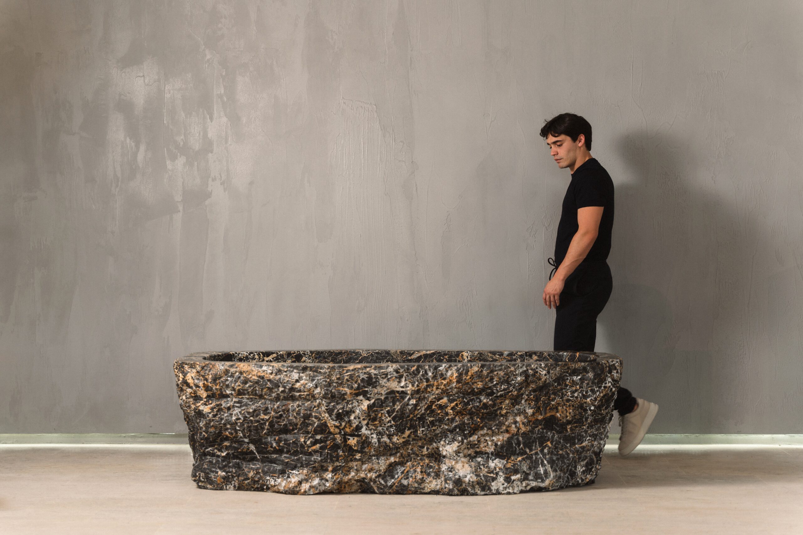 Baptiz Black Marble Bathtub by Andres Monnier 3