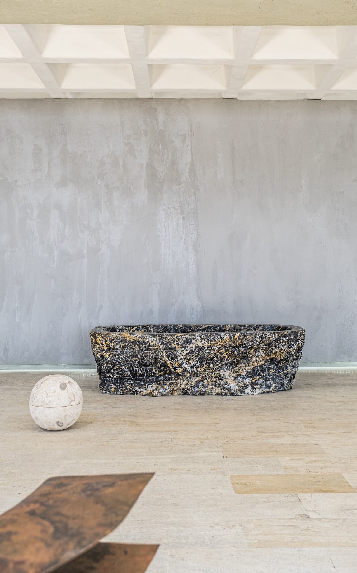 Baptiz Black Marble Bathtub by Andres Monnier 6