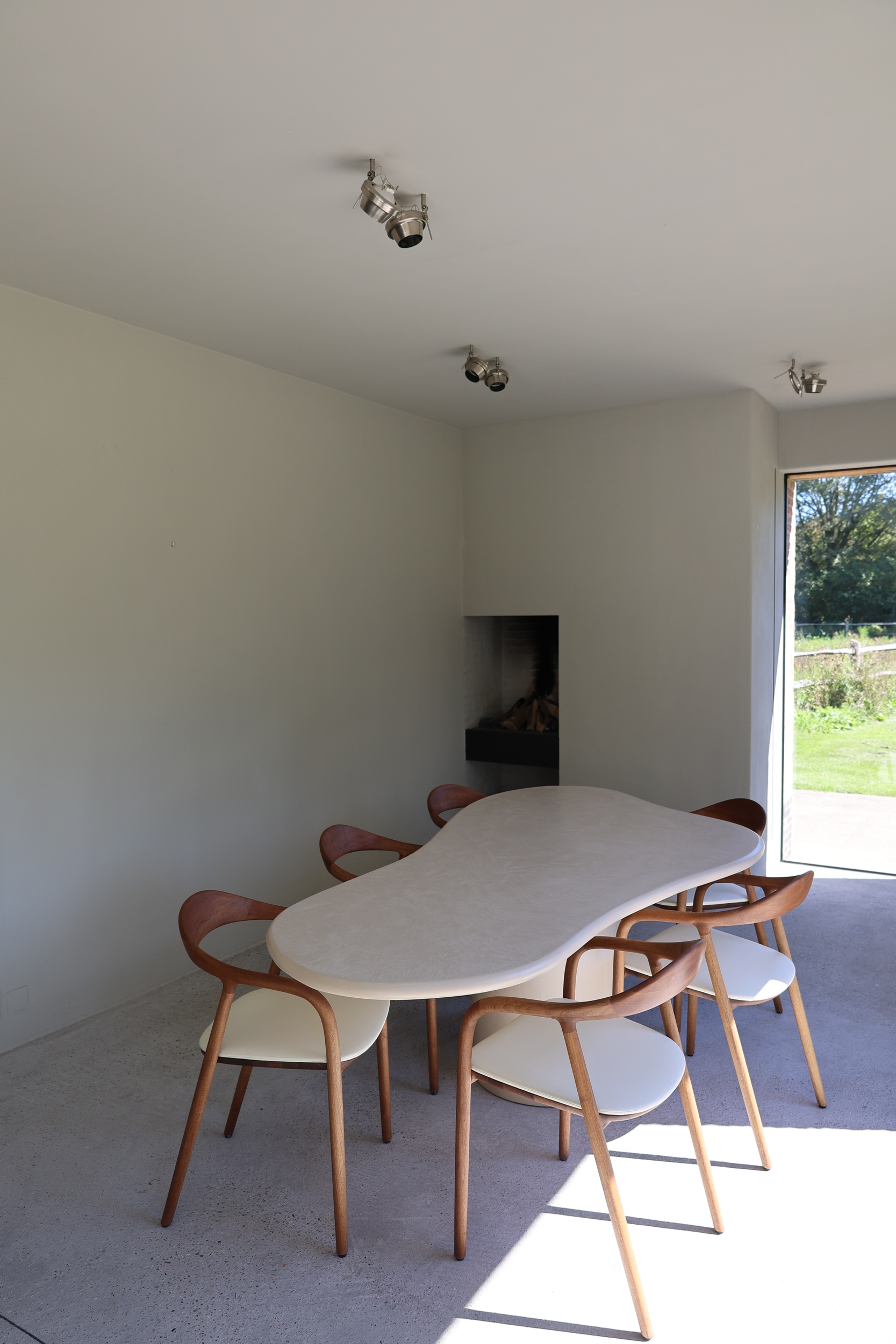 Aimi Dining Table by Kasanai 3