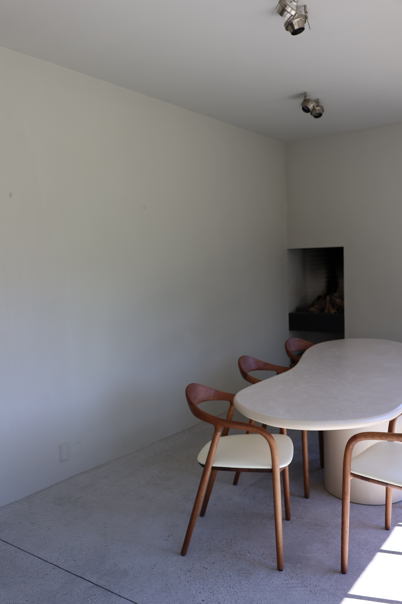Aimi Dining Table by Kasanai 5