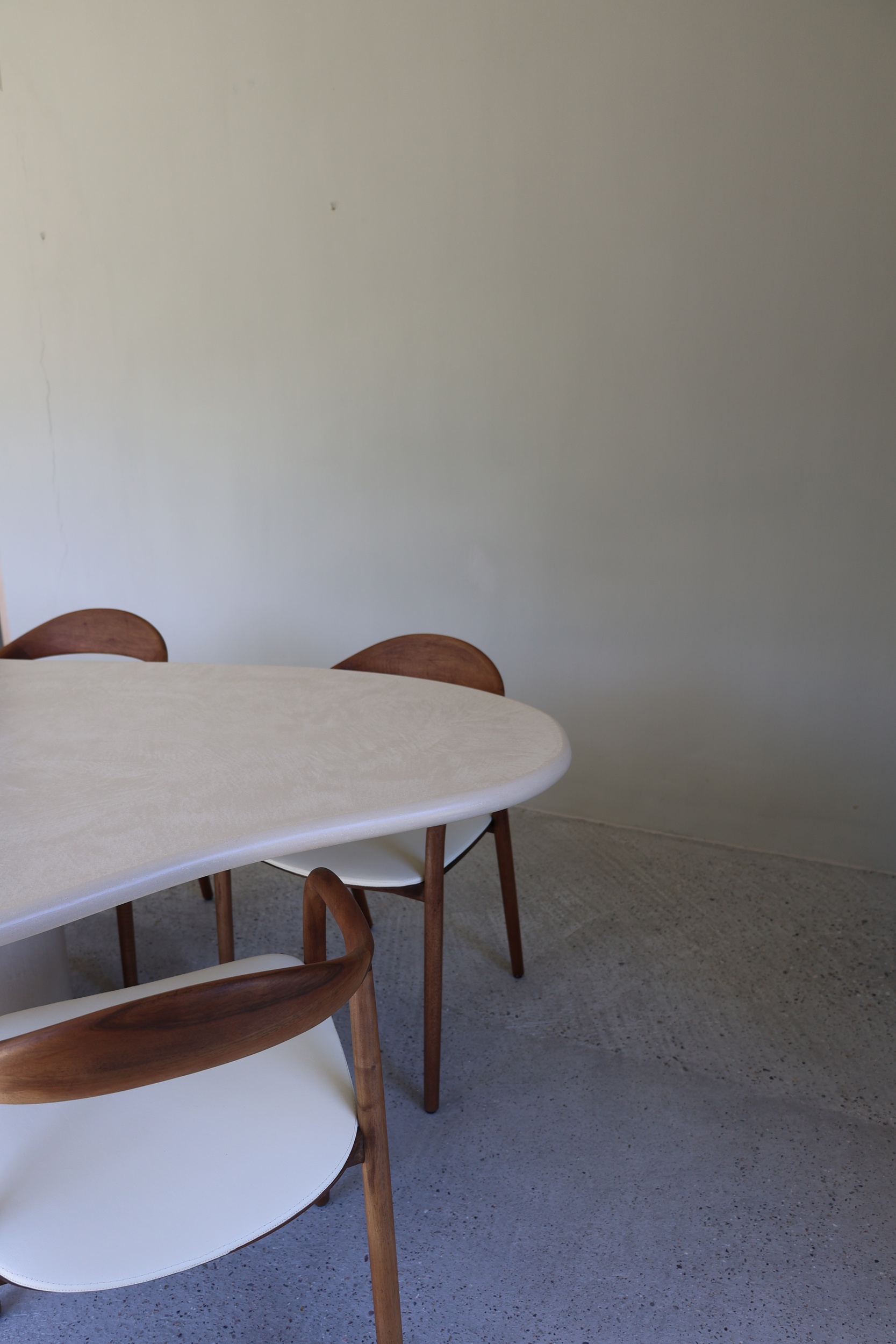 Aimi Dining Table by Kasanai 6