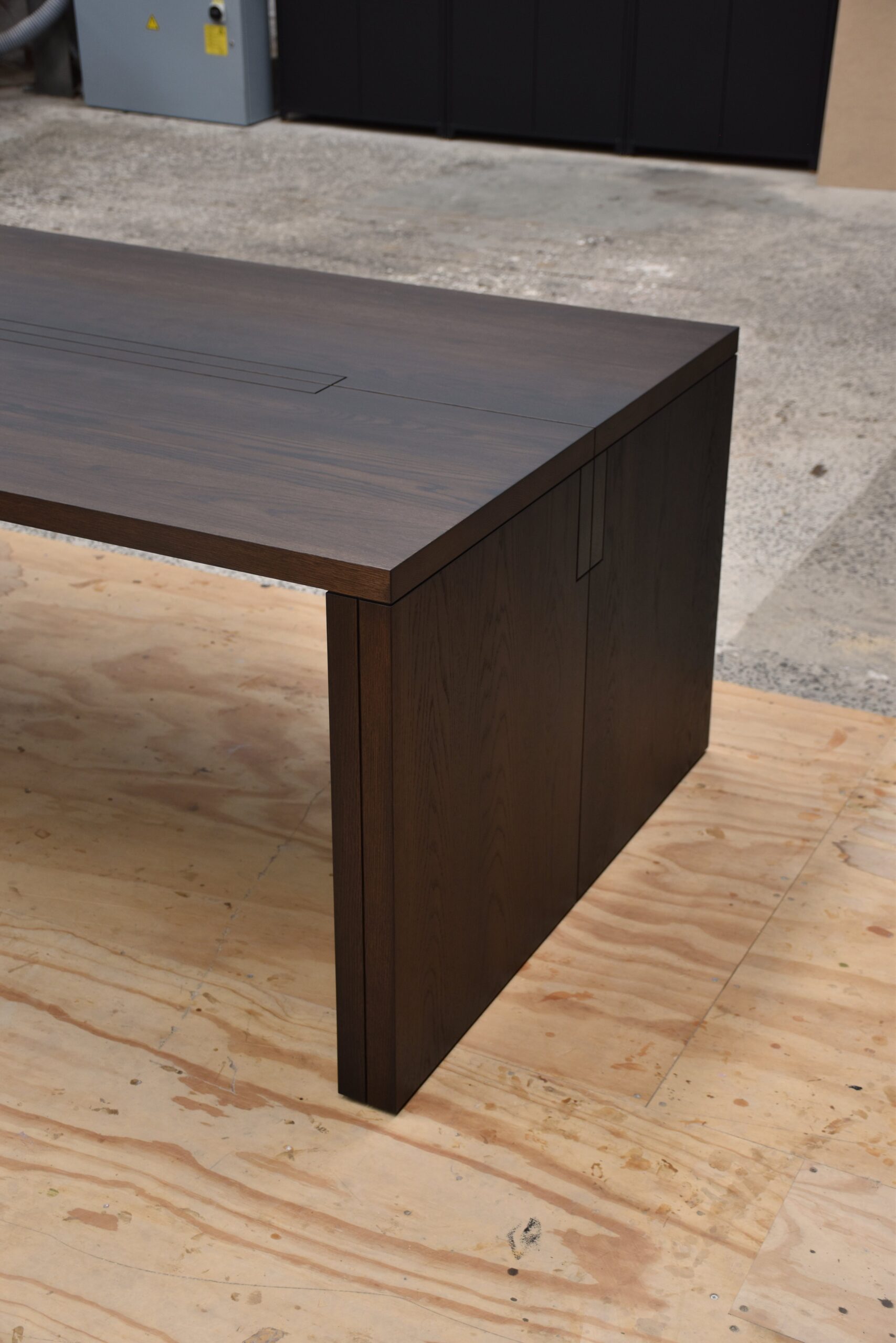 Caldow Dining Table by Daniel Poole 4