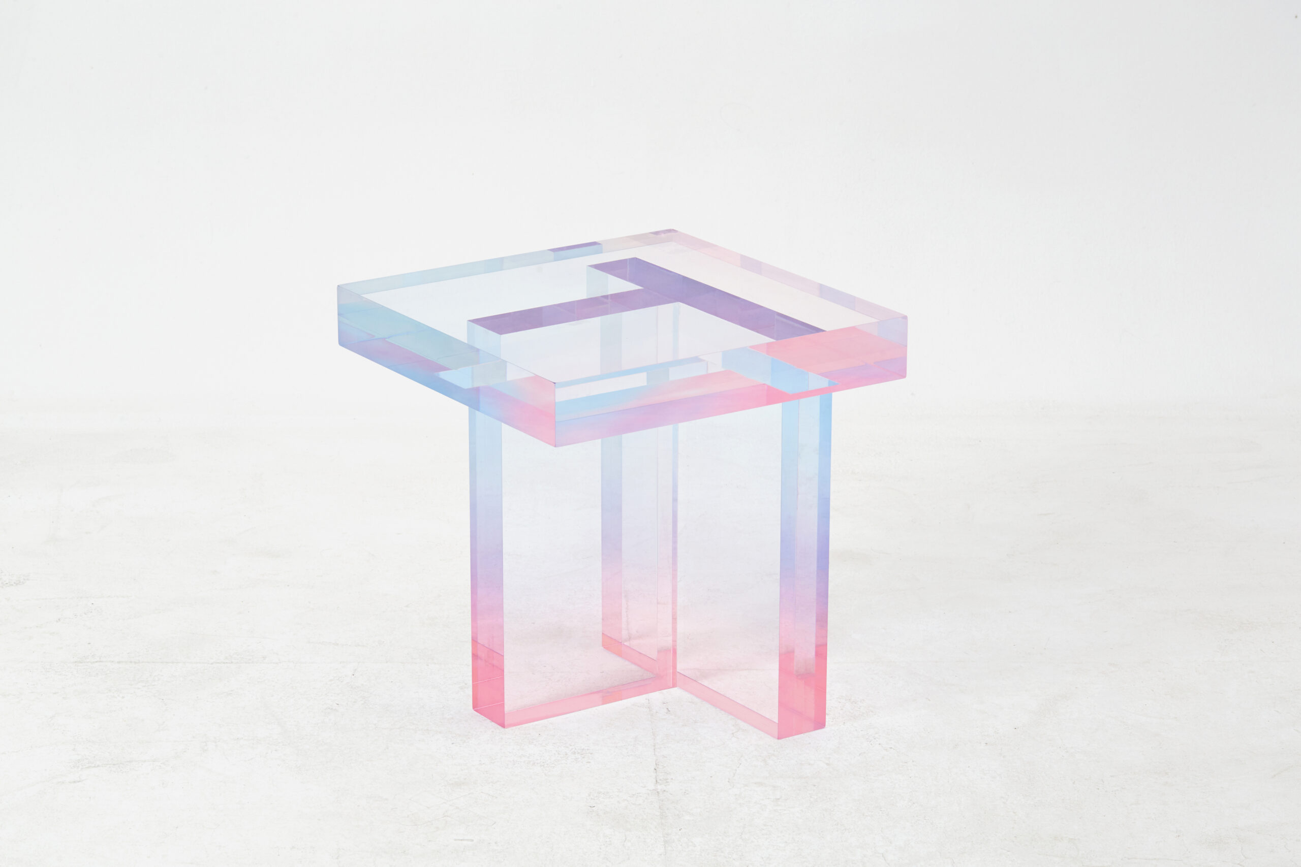Lavender Rose Quartz Gradient Crystal Table 01 by Saerom Yoon 1