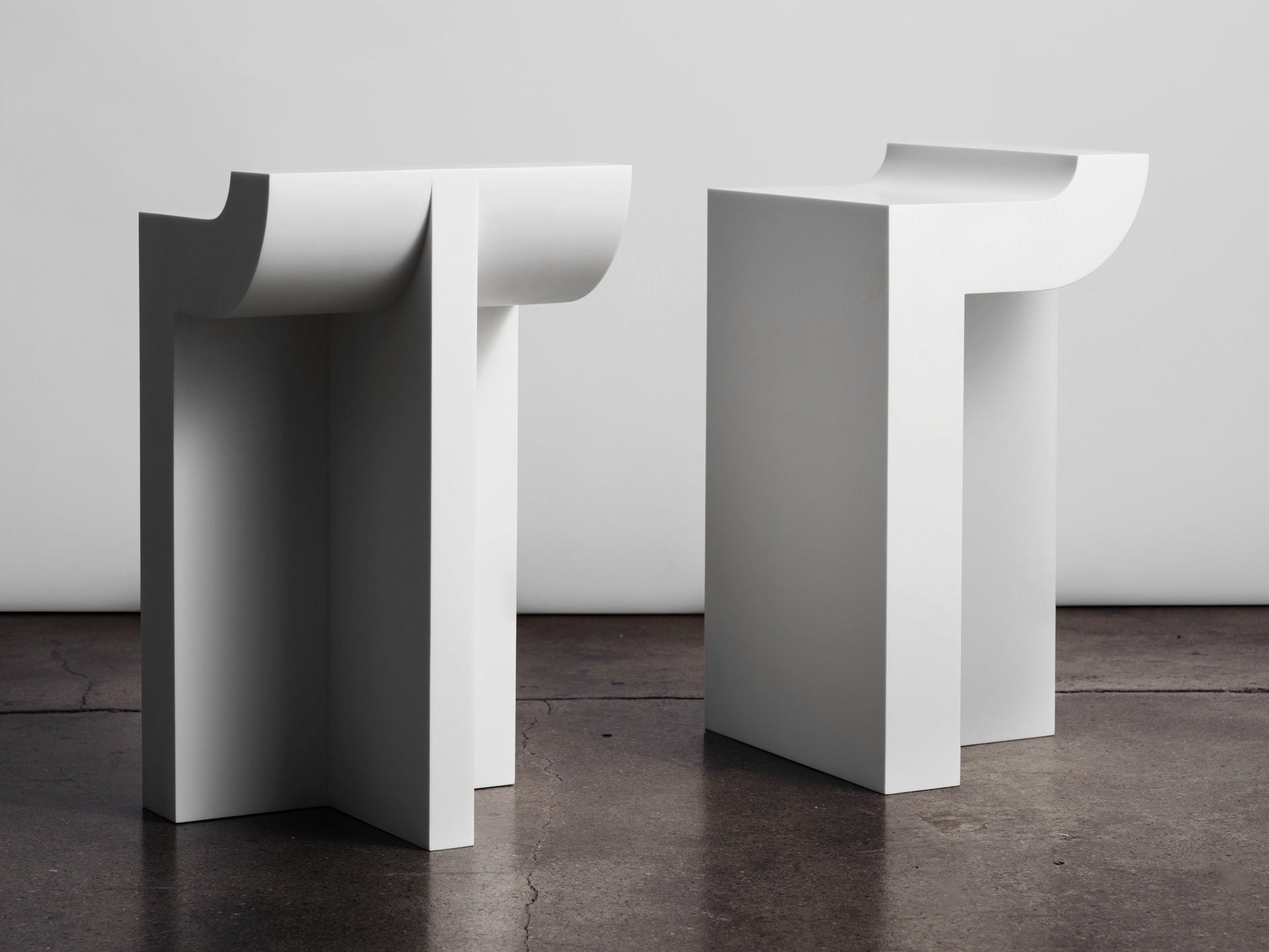 Set Of 2 Pilast Sculptural Side Tables by SNICKERIET 2