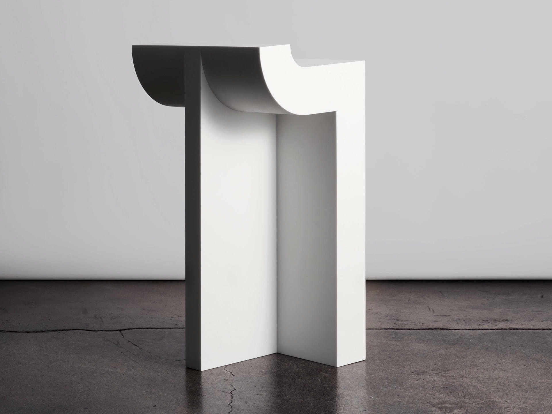 Set Of 2 Pilast Sculptural Side Tables by SNICKERIET 5
