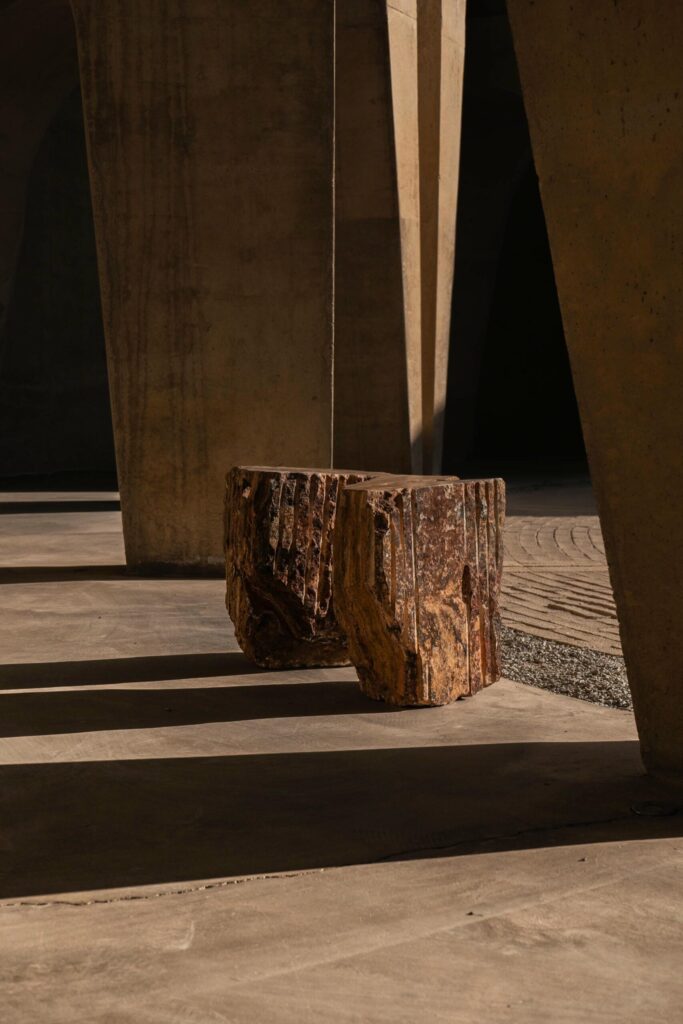 andres monnier fragmentos side table galerie philia 02