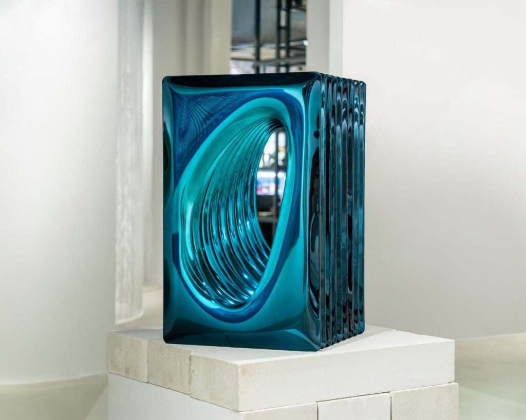 zieta cave deep space blue galerie philia 01