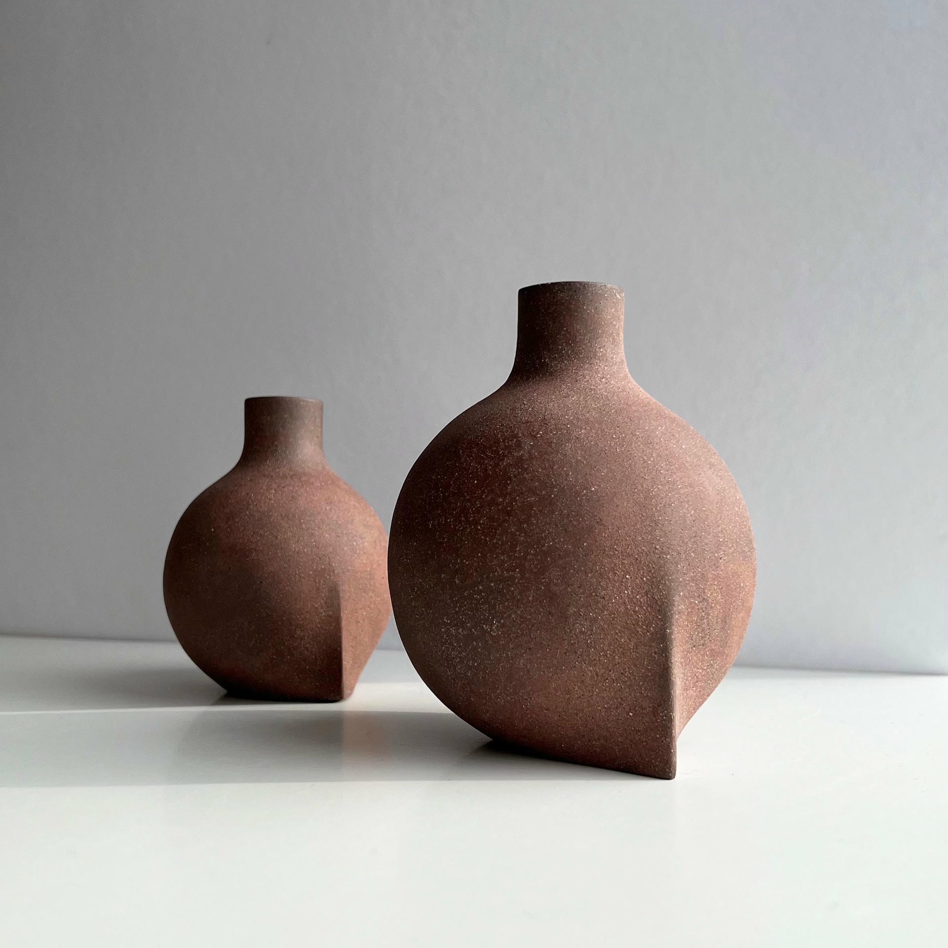 Set Of 2 Corner Sculptural Vessels by Karin Amdal 2