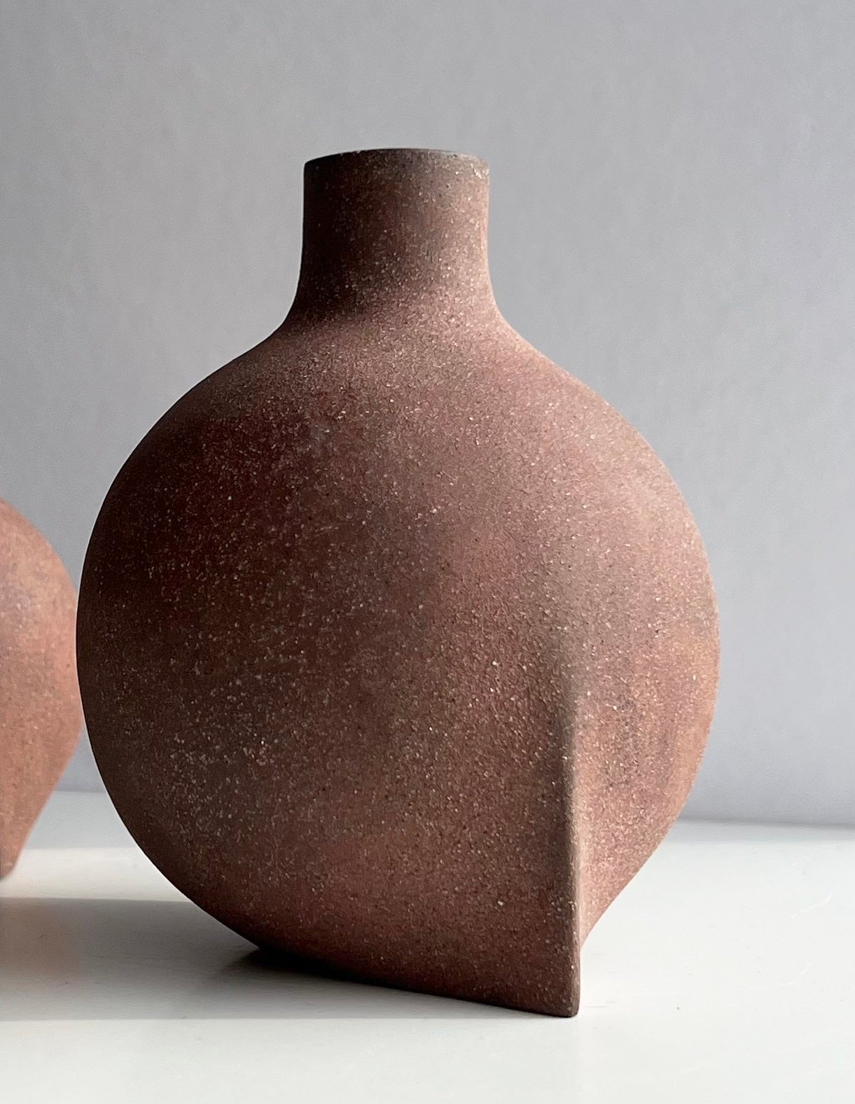 Set Of 2 Corner Sculptural Vessels by Karin Amdal 3
