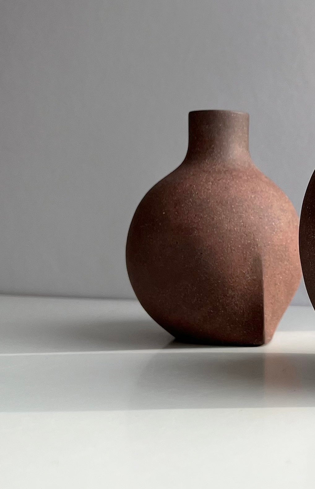 Set Of 2 Corner Sculptural Vessels by Karin Amdal 4