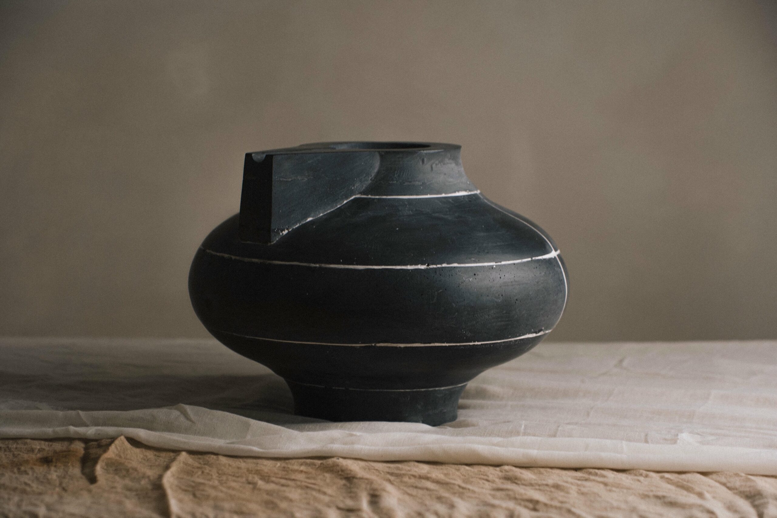 Bul Vessel by Atelier ACM 10