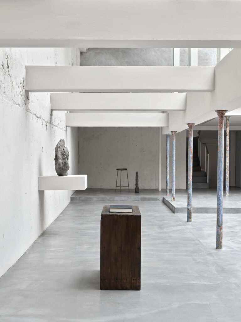 galerie philia anthropieces paris 33