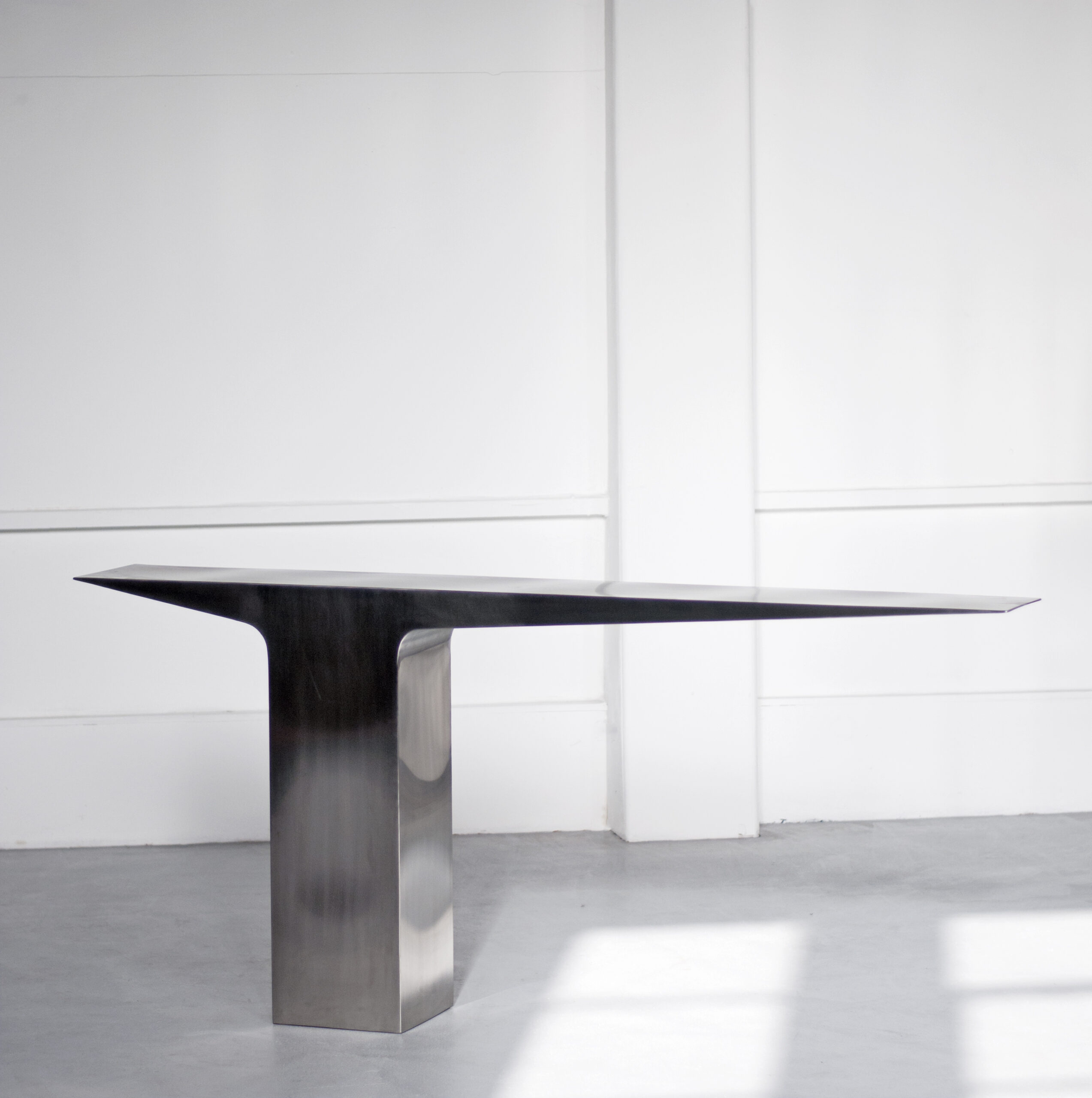 Satinated Blade Console by Pol Quadens 2