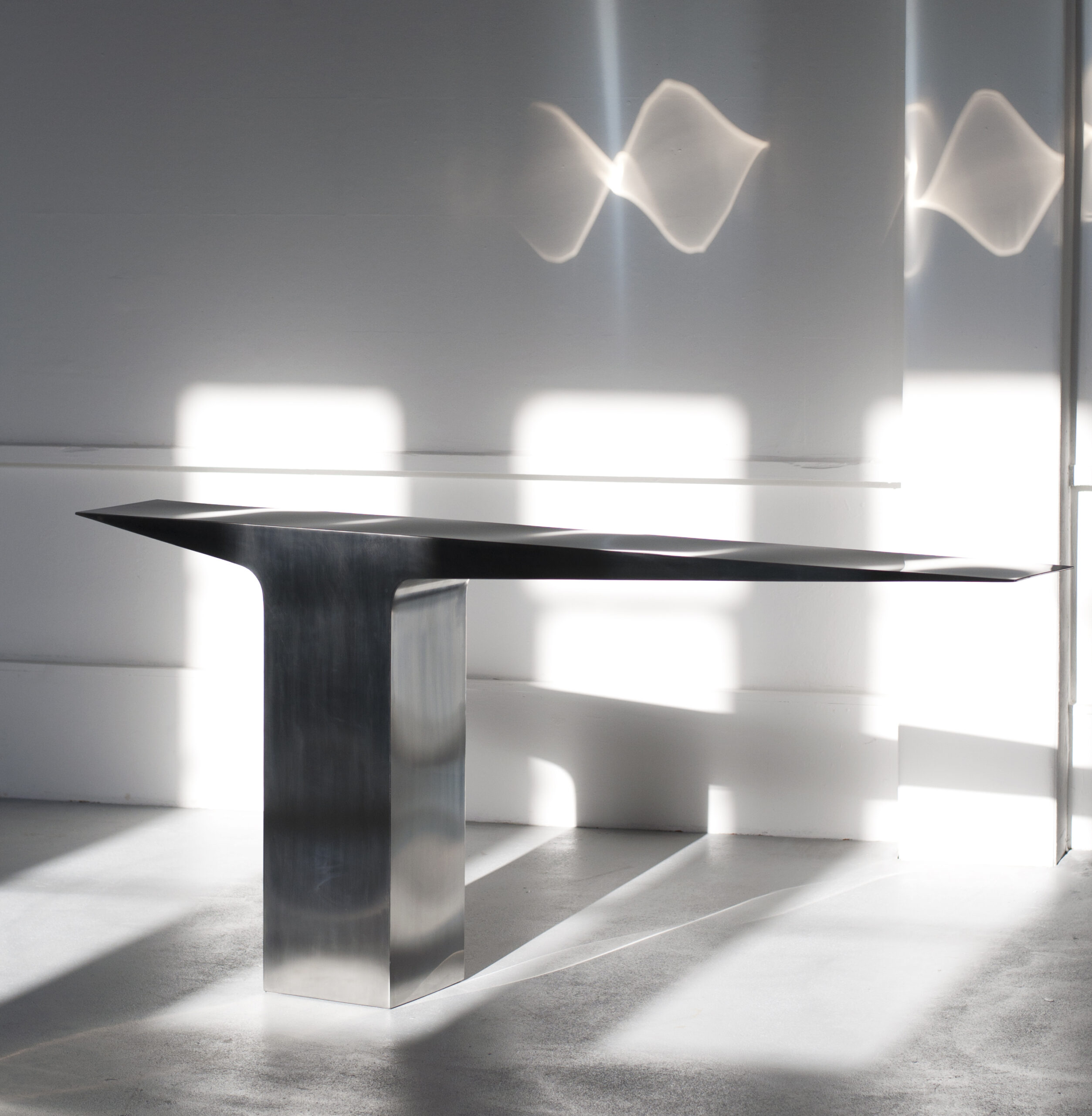 Satinated Blade Console by Pol Quadens 5