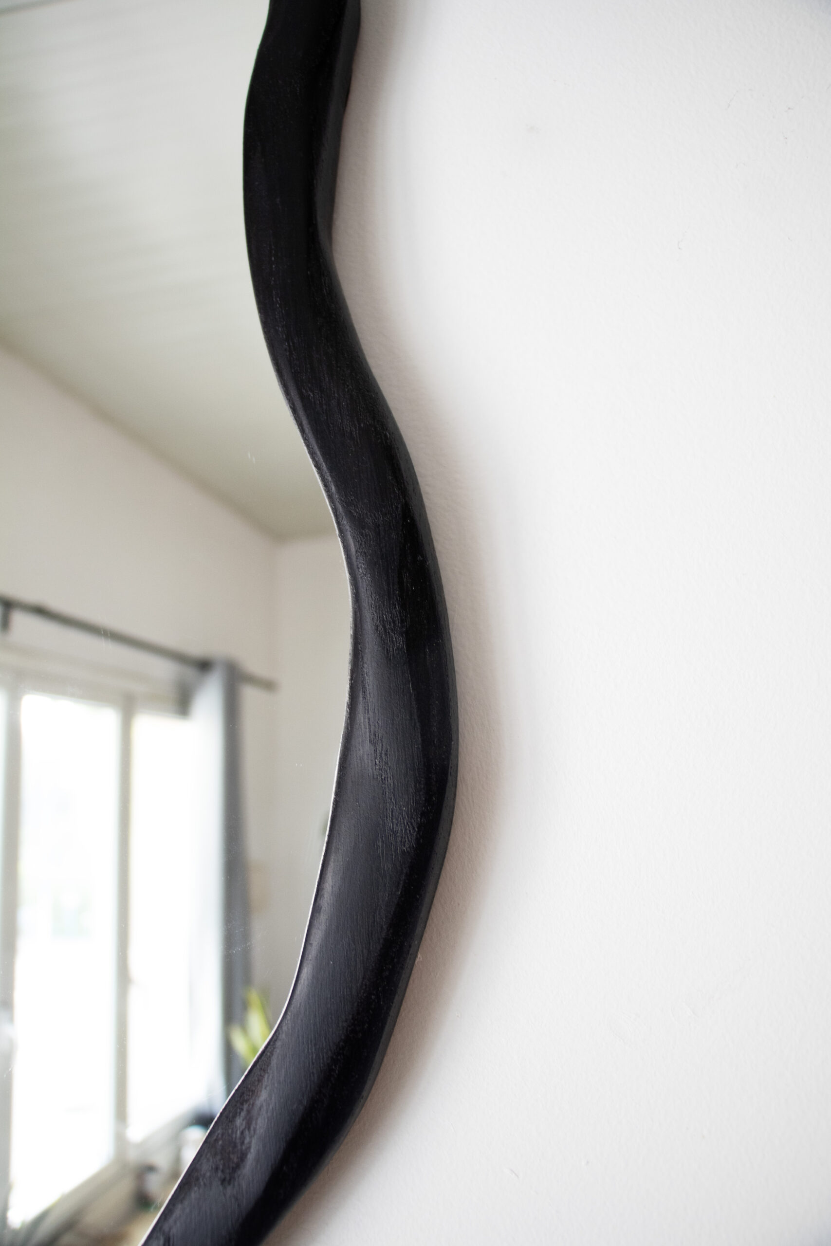 Unique Matte Ondulation Black Mirror by Alice Lahana Studio 3 scaled