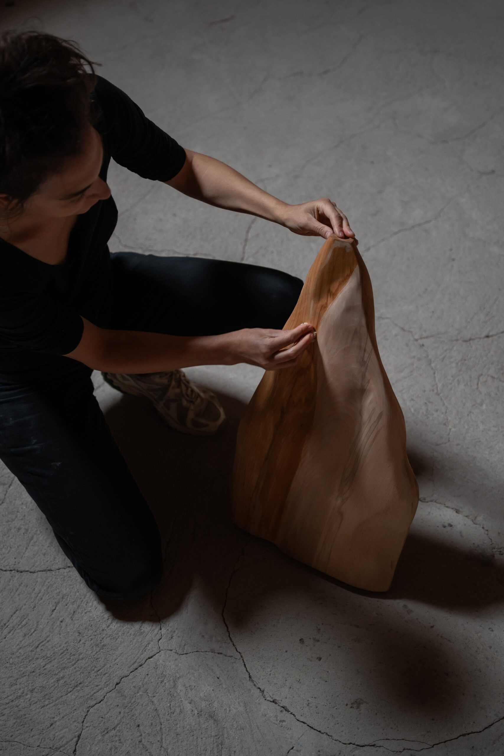 Relief Ash Vase 01 by Alice Lahana Studio 6