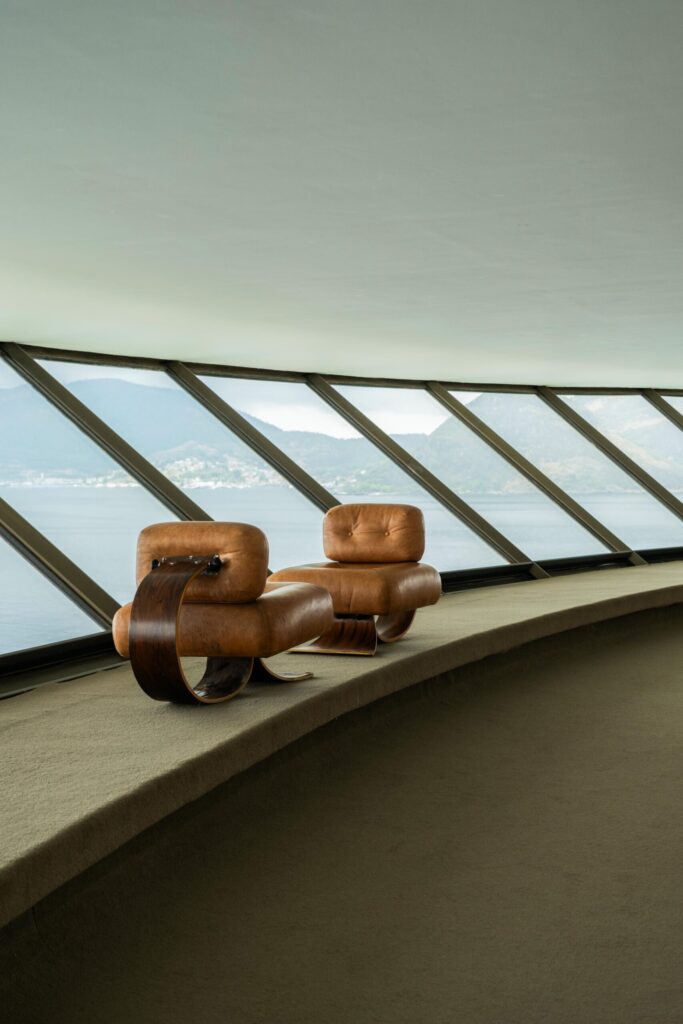 anna maria niemeyer oscar niemeyer easy chair philia 01