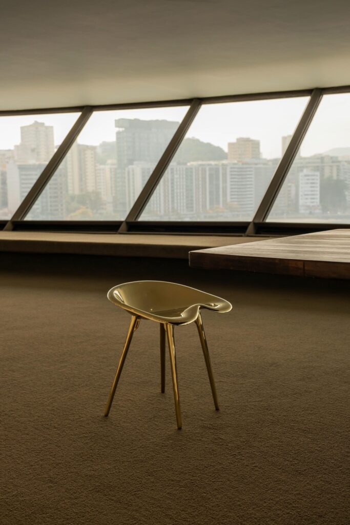 estudio orth trator stool galerie philia 01