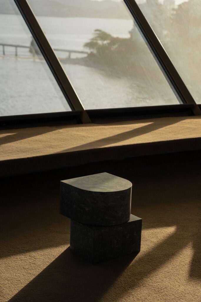giorgio bonaguro pilar side table galerie philia 01