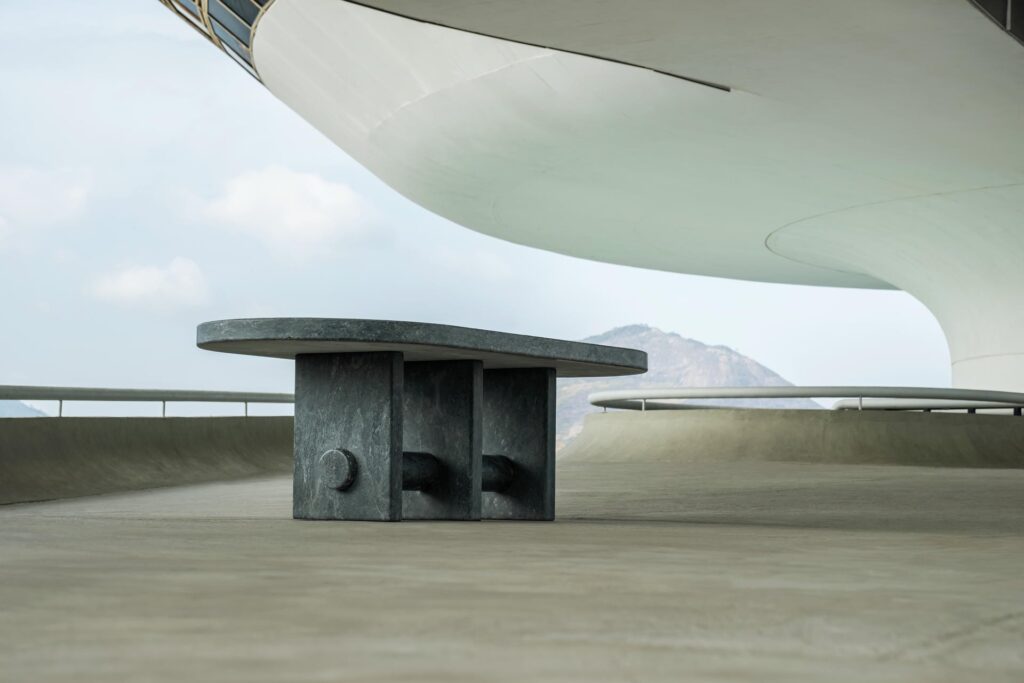 giorgio bonaguro relevo dining table galerie philia 01