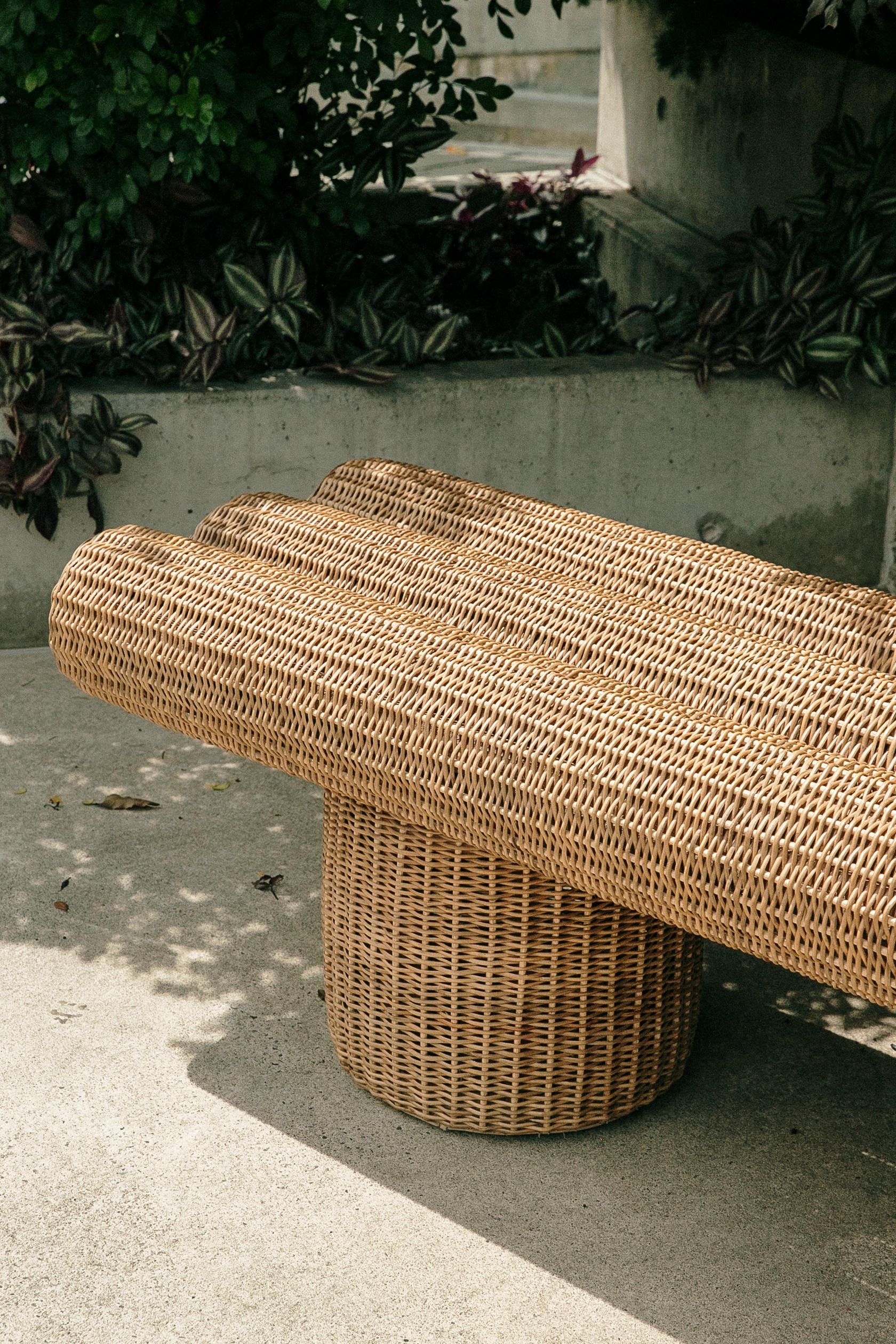 Ibuju 02 Medium Bench in Colombian Woven Yaré Natural Fiber by Fango Studio 10