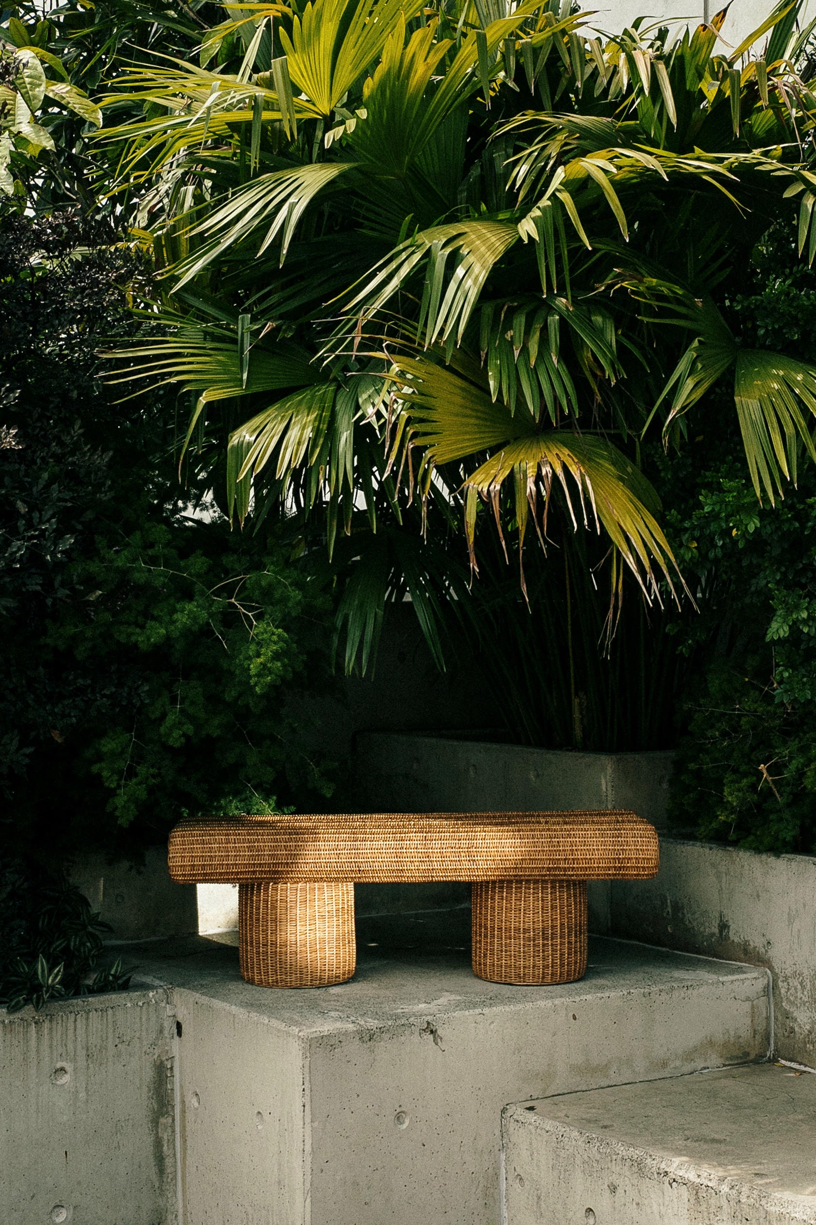 Ibuju 02 Medium Bench in Colombian Woven Yaré Natural Fiber by Fango Studio 2