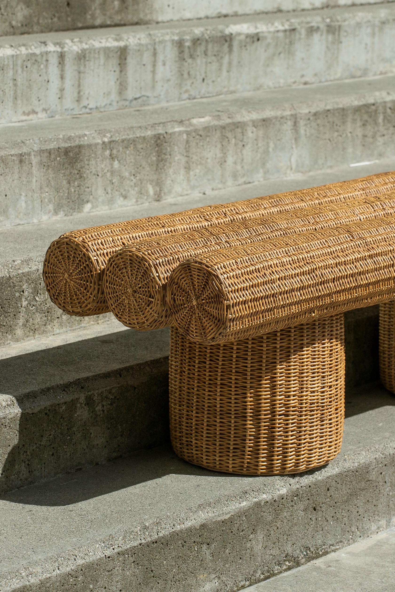 Ibuju 02 Medium Bench in Colombian Woven Yaré Natural Fiber by Fango Studio 4