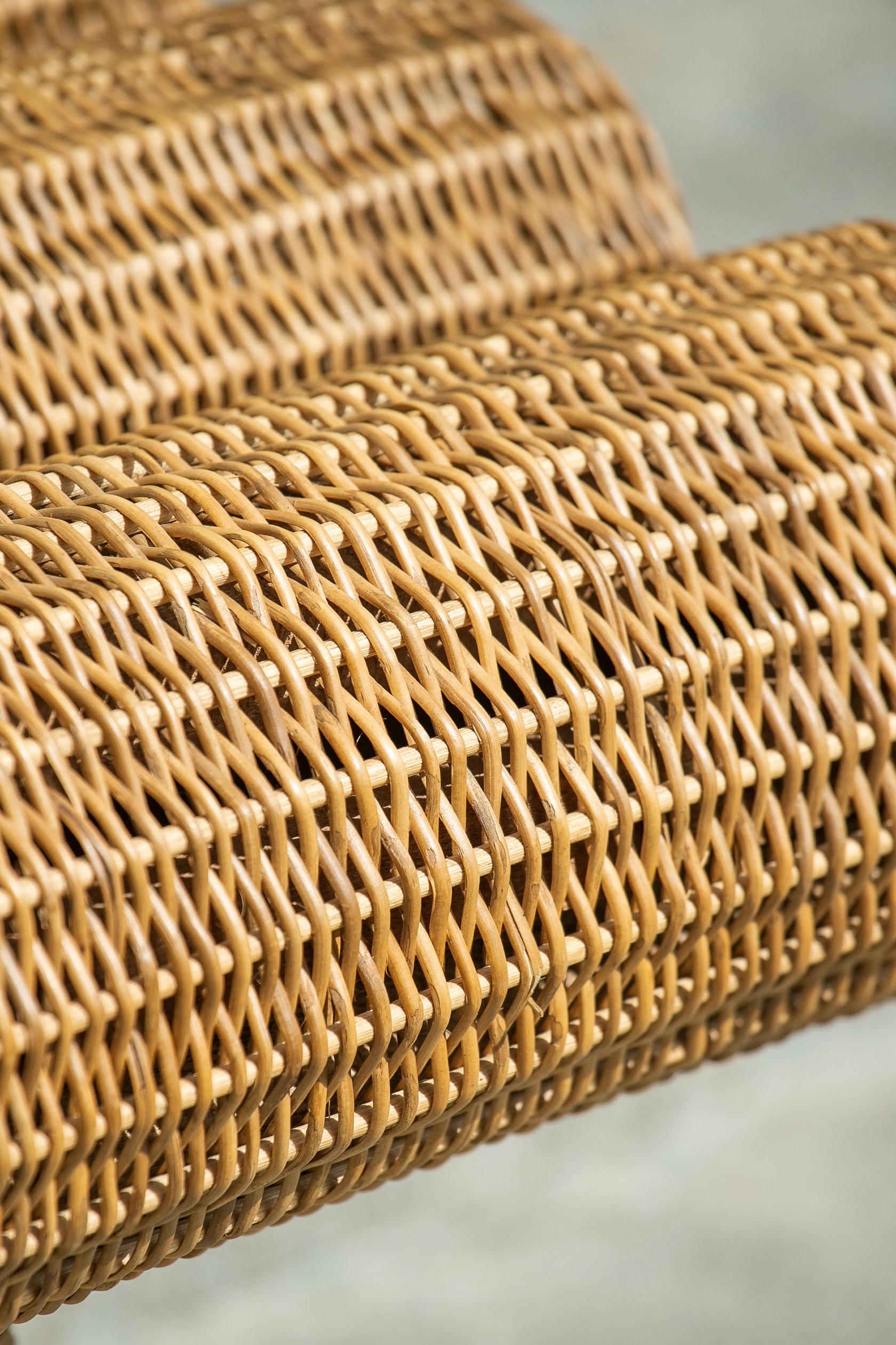 Ibuju 02 Medium Bench in Colombian Woven Yaré Natural Fiber by Fango Studio 5