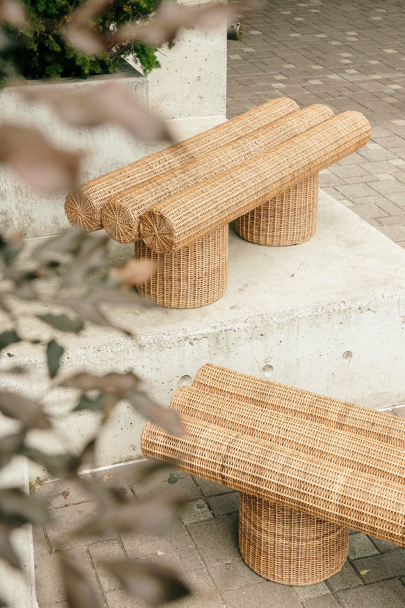 Ibuju 02 Medium Bench in Colombian Woven Yaré Natural Fiber by Fango Studio 9