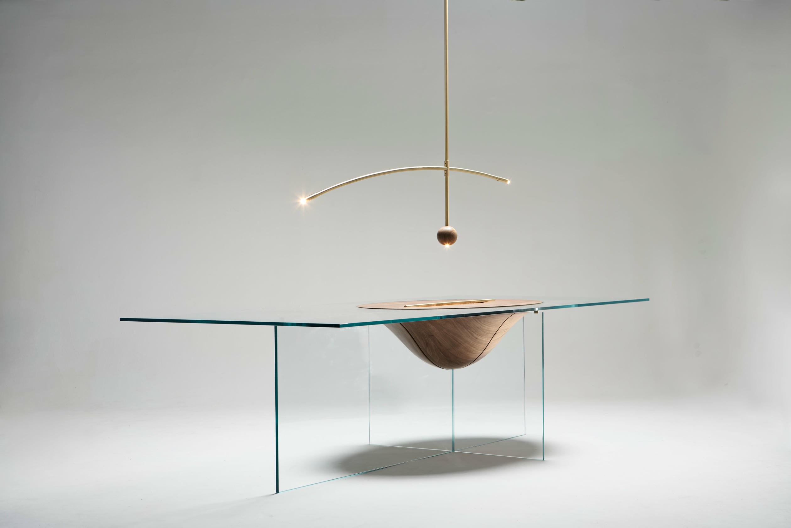Wood and Glass Mesa Flutua by Atelier Andre Ferri 10