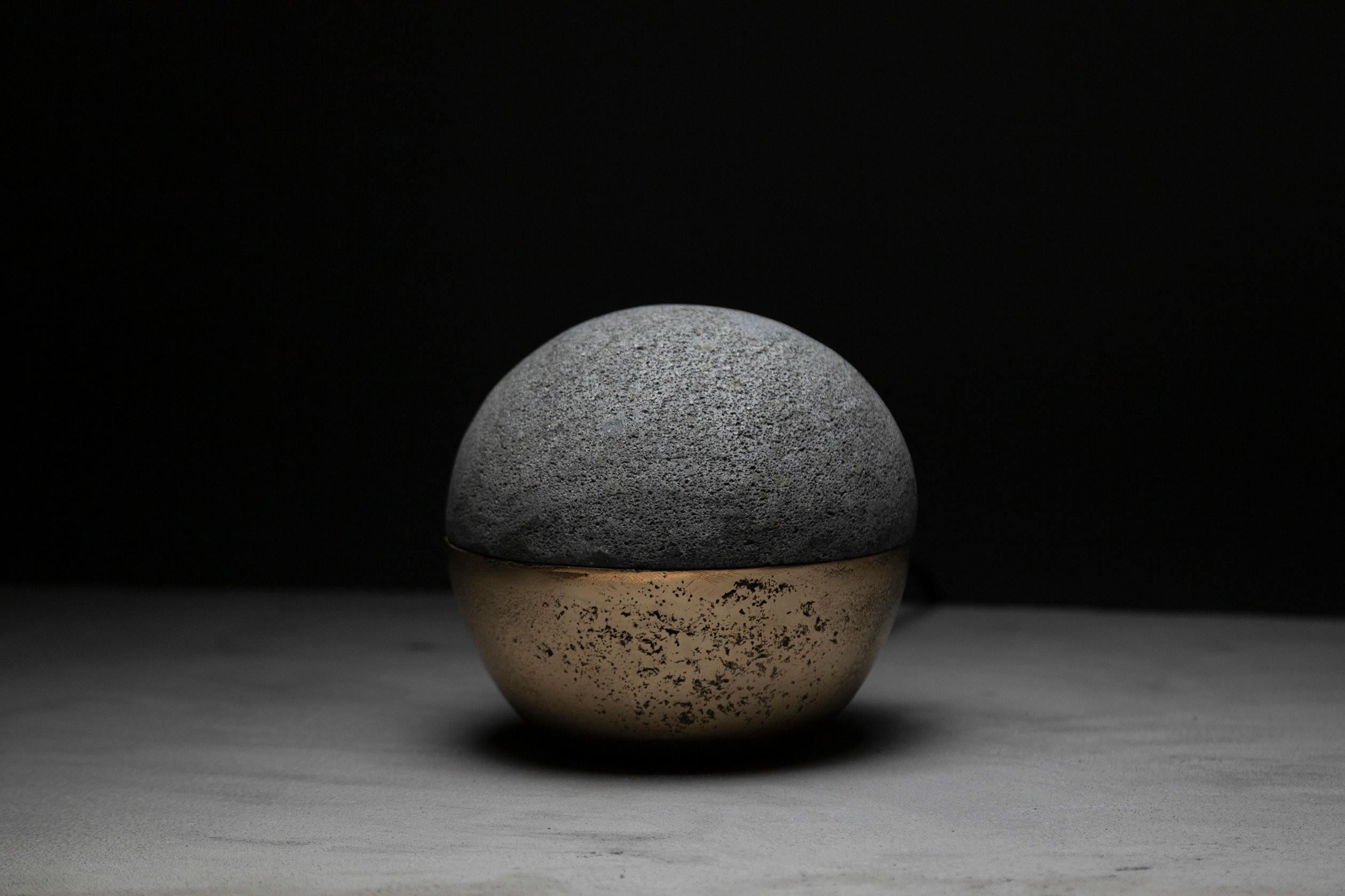 Hemisferio Table Lamp in Polished Bronze & Volcanic Stone by Estudio Andean 5