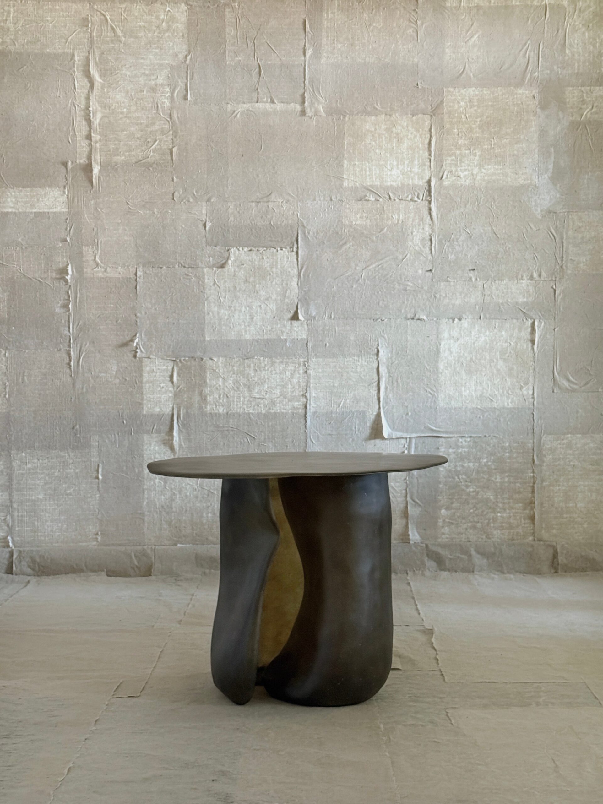 Moss Brown Formless Fiberglass Round Table by kar 3