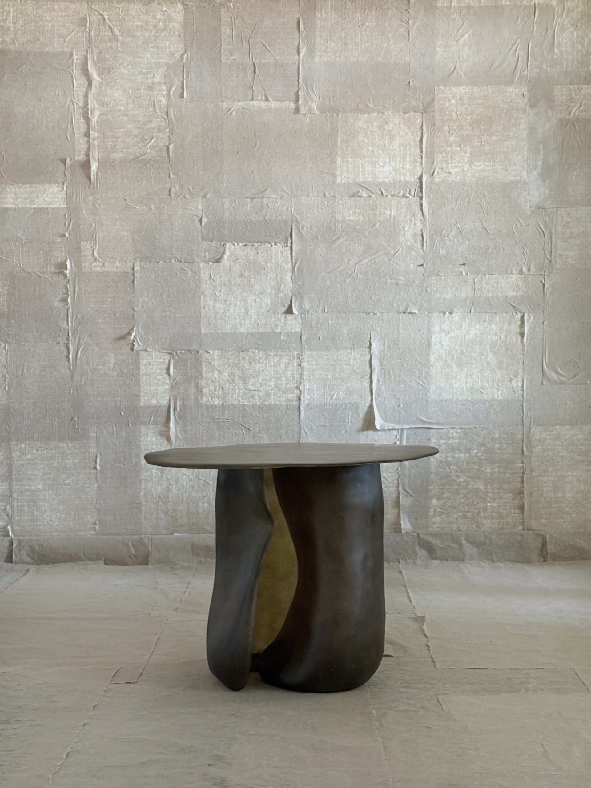Moss Brown Formless Fiberglass Round Table by kar 4