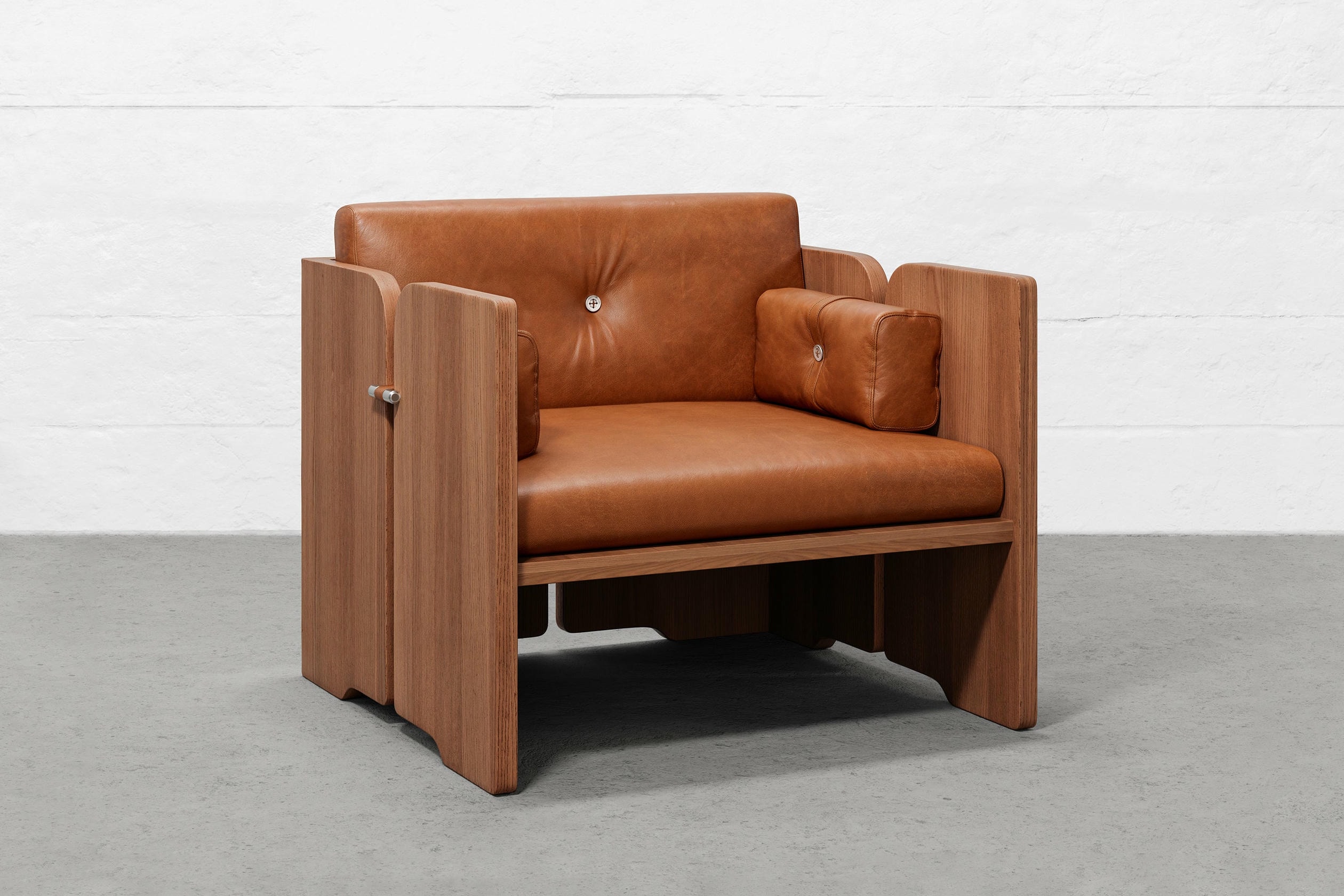 Perfidia 3 Lounge Chair in Natural Leather, Wood & Steel by Estudio Andean 2