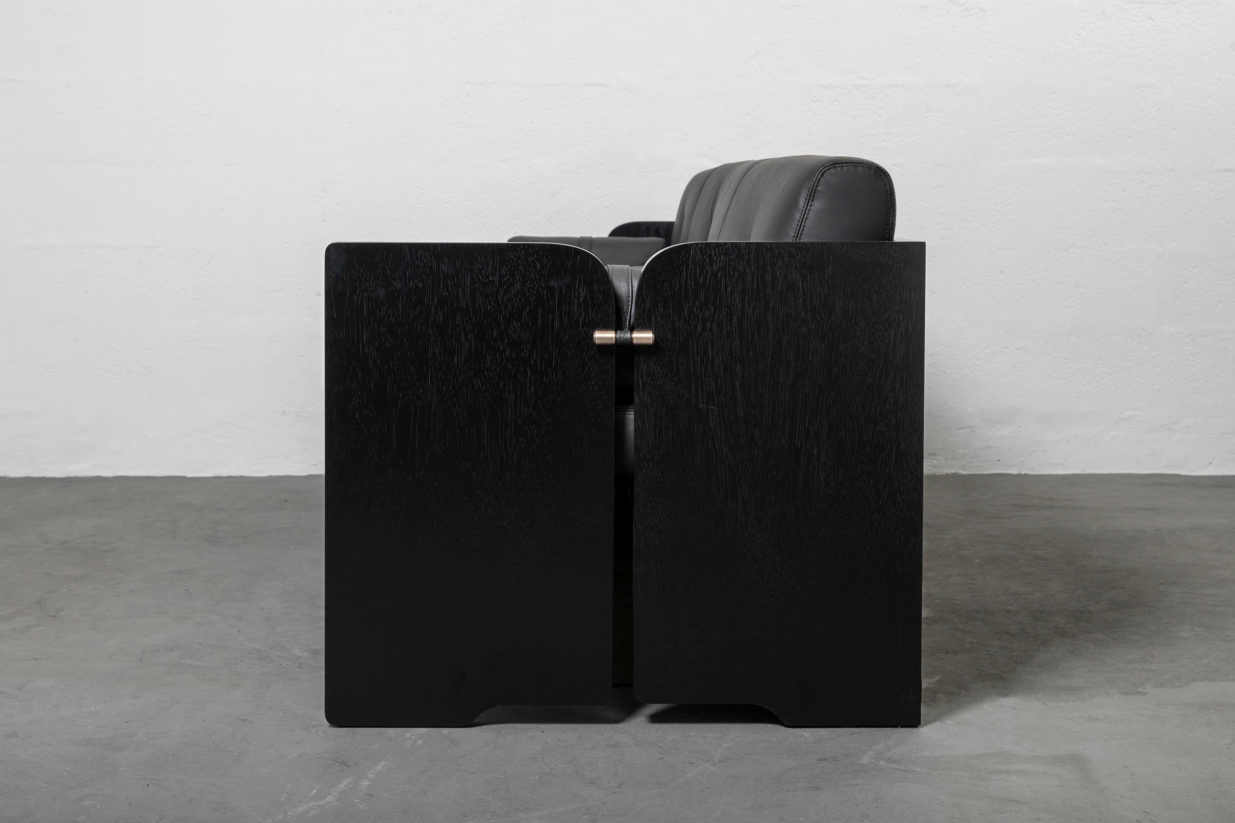 Perfidia 3 Seater Sofa in Ébano Wood, Leather & Aged Brass by Estudio Andean 19
