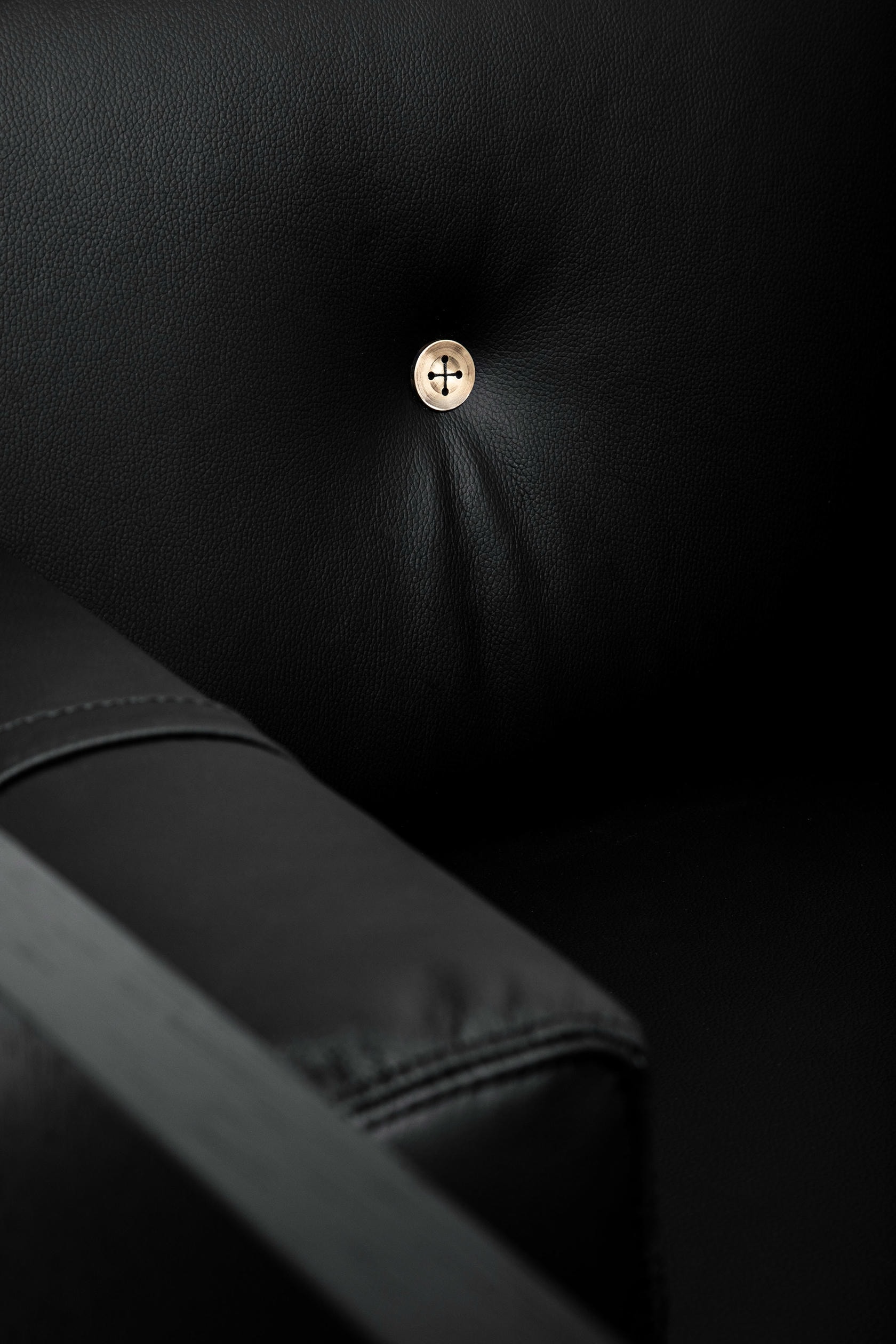 Perfidia 3 Seater Sofa in Ébano Wood, Leather & Aged Brass by Estudio Andean 8