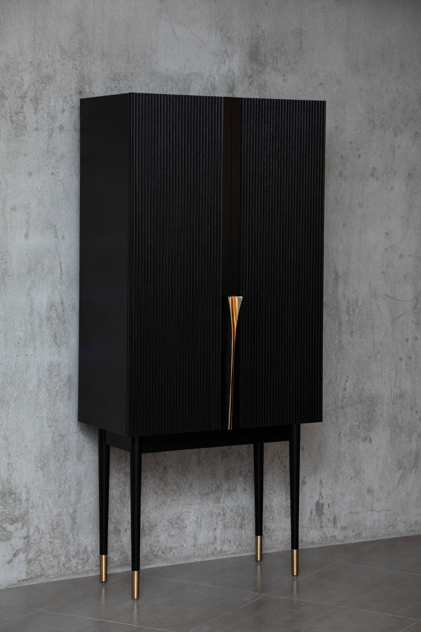 Perfidia Bar Cabinet in Solid Wood with Cast Bronze Details by Estudio Andean 11