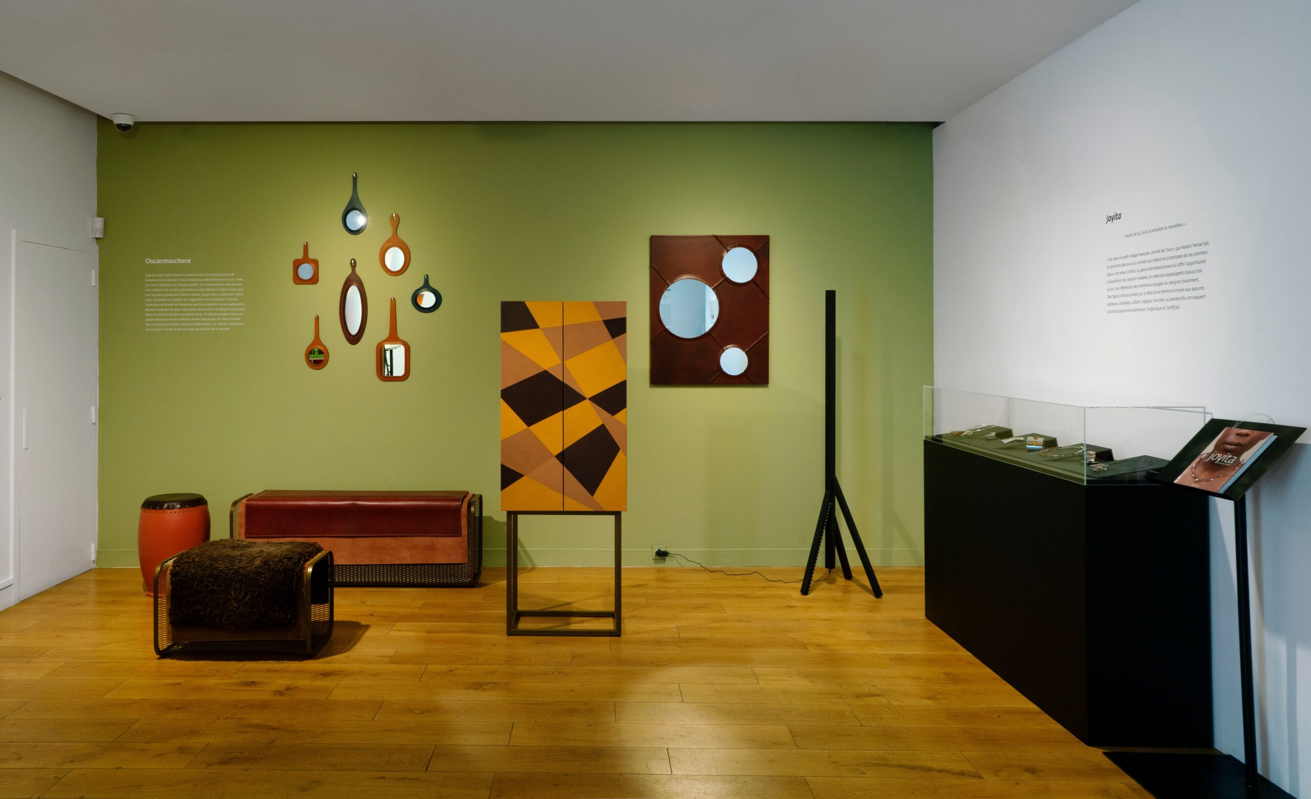 Seasons Mobile Cabinet in Laminated Wood, Metal & Leather by Oscar Maschera 4