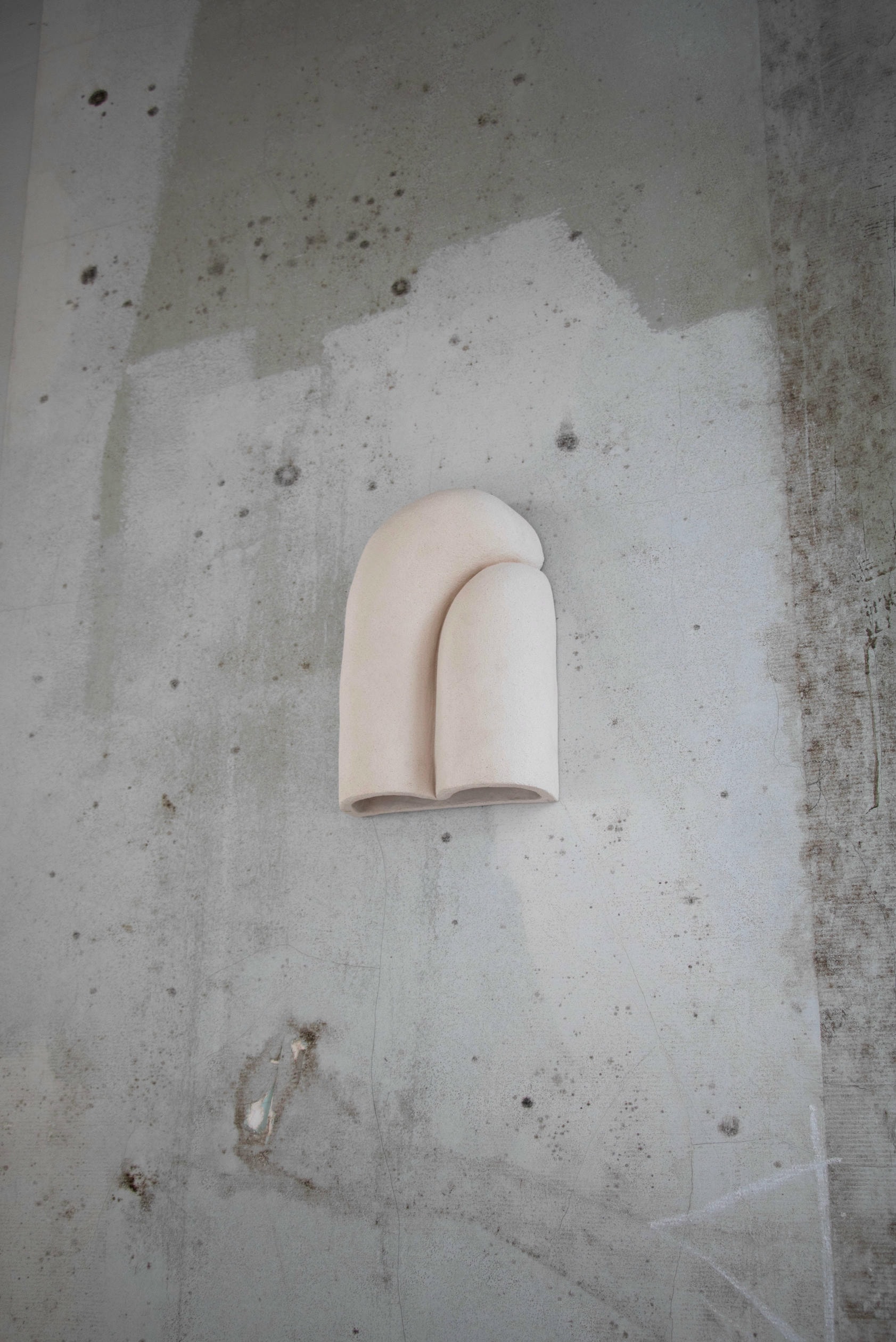 Sète Unique Wall Light in White Chamotte Stoneware by Alice Lahana Studio 5